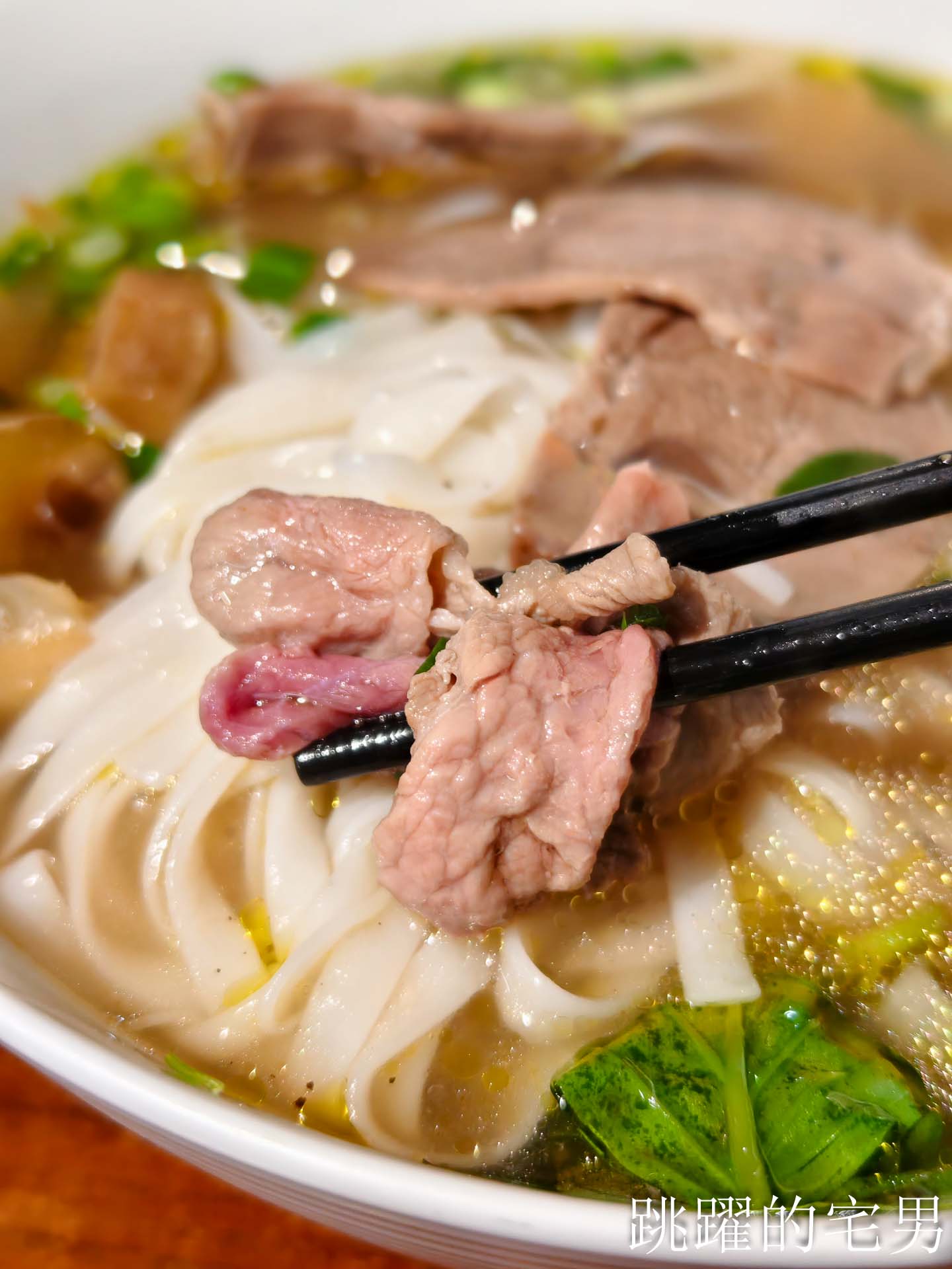 [花蓮美食]越廚餐館-濃郁系越南河粉，湯頭進化後真的會愛上，特有的越南香料風味值得再去