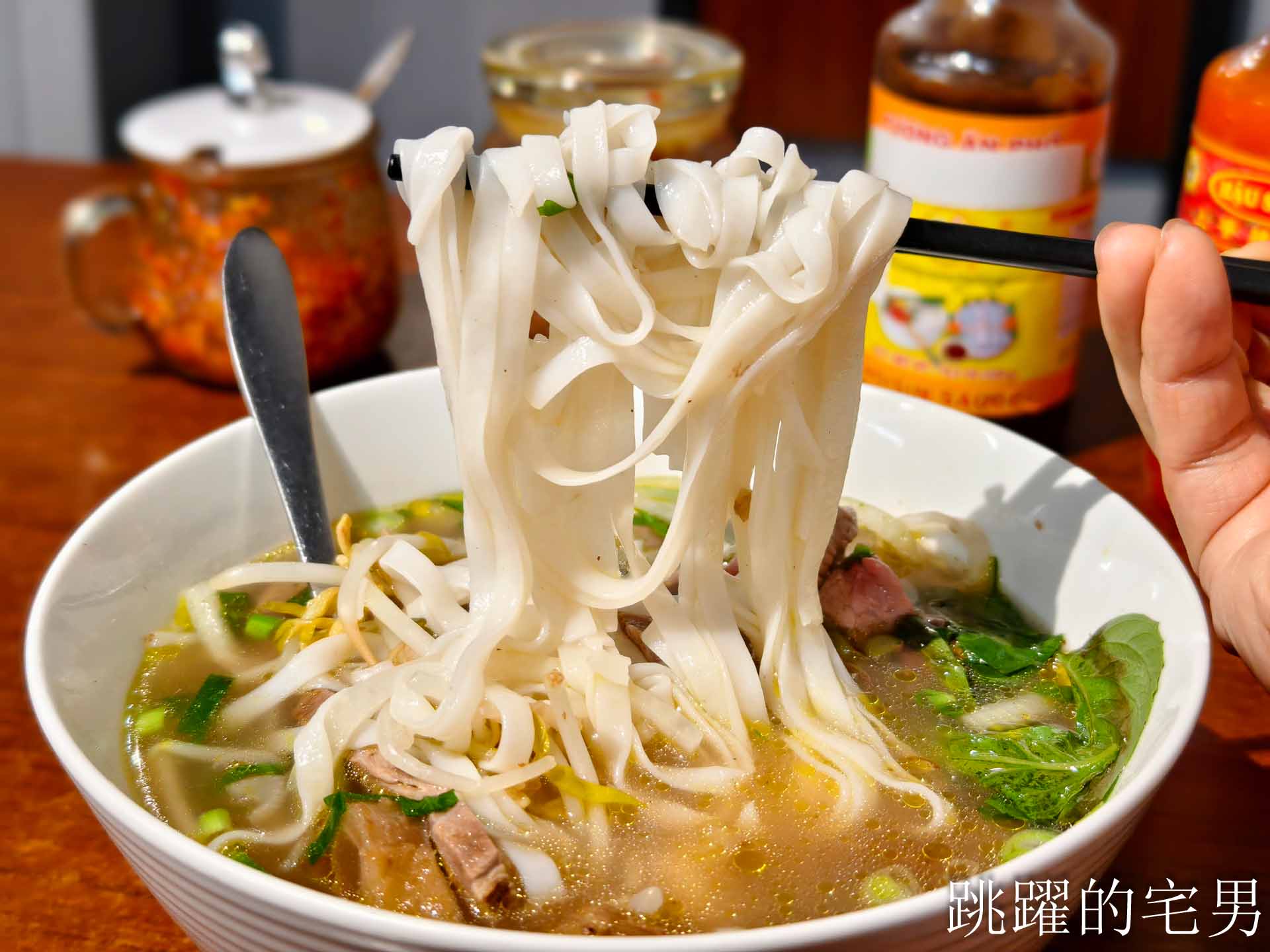 [花蓮美食]越廚餐館-濃郁系越南河粉，湯頭進化後真的會愛上，特有的越南香料風味值得再去