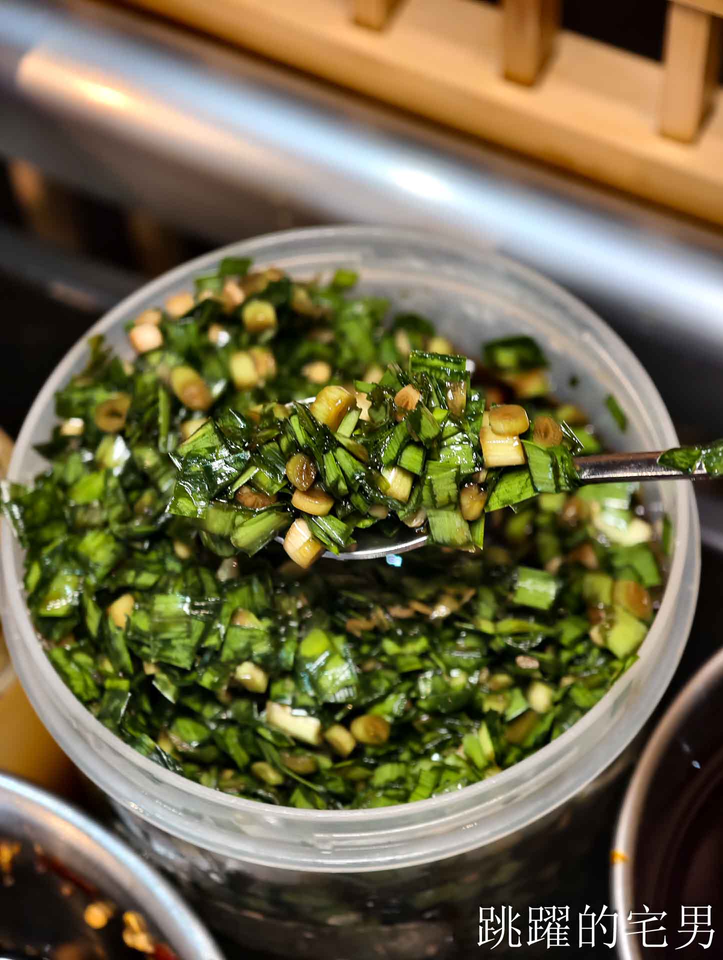 [花蓮早餐]黃家早午餐-擊不沉的炒麵戰艦，能吃完的都要尊稱一聲哥 ! 大份量花蓮炒麵辣菜脯、韭菜超多種醬料加到爽，吉安早餐