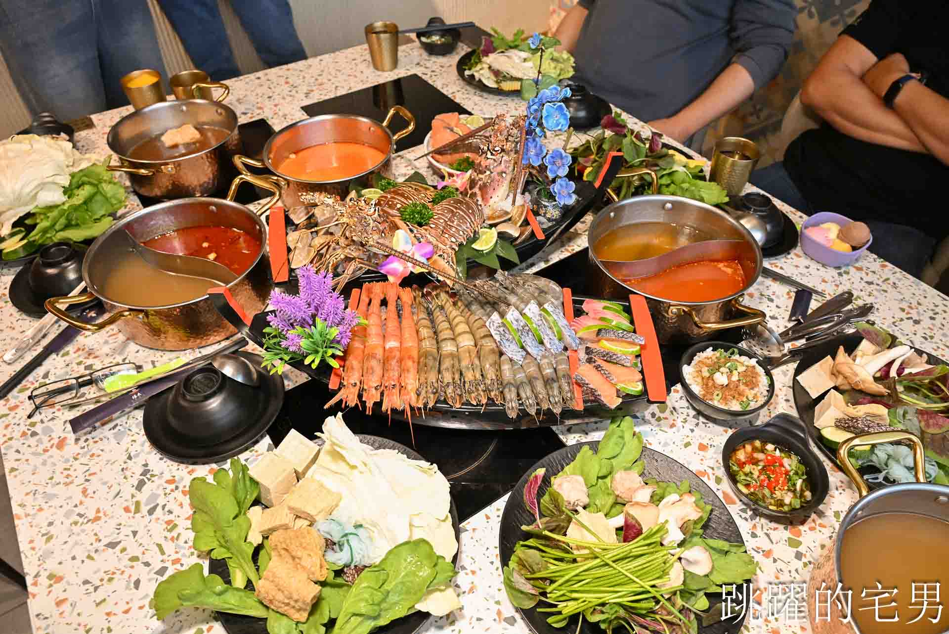 [花蓮火鍋推薦]極禾鍋物職人花蓮旗艦店: 龍蝦海鮮拼盤超霸氣！空間質感好，自助吧吃到飽，附設停車場超棒! 吉安美食