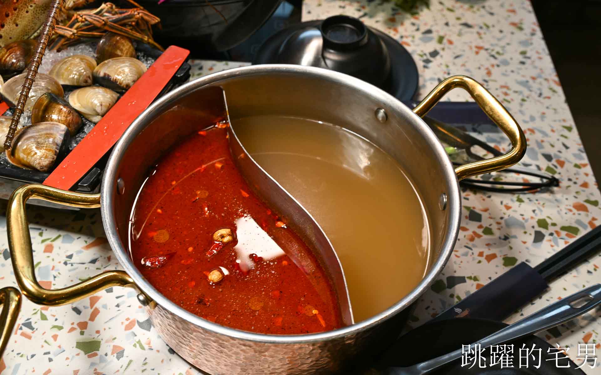 [花蓮火鍋推薦]極禾鍋物職人花蓮旗艦店: 龍蝦海鮮拼盤超霸氣！空間質感好，自助吧吃到飽，附設停車場超棒! 吉安美食