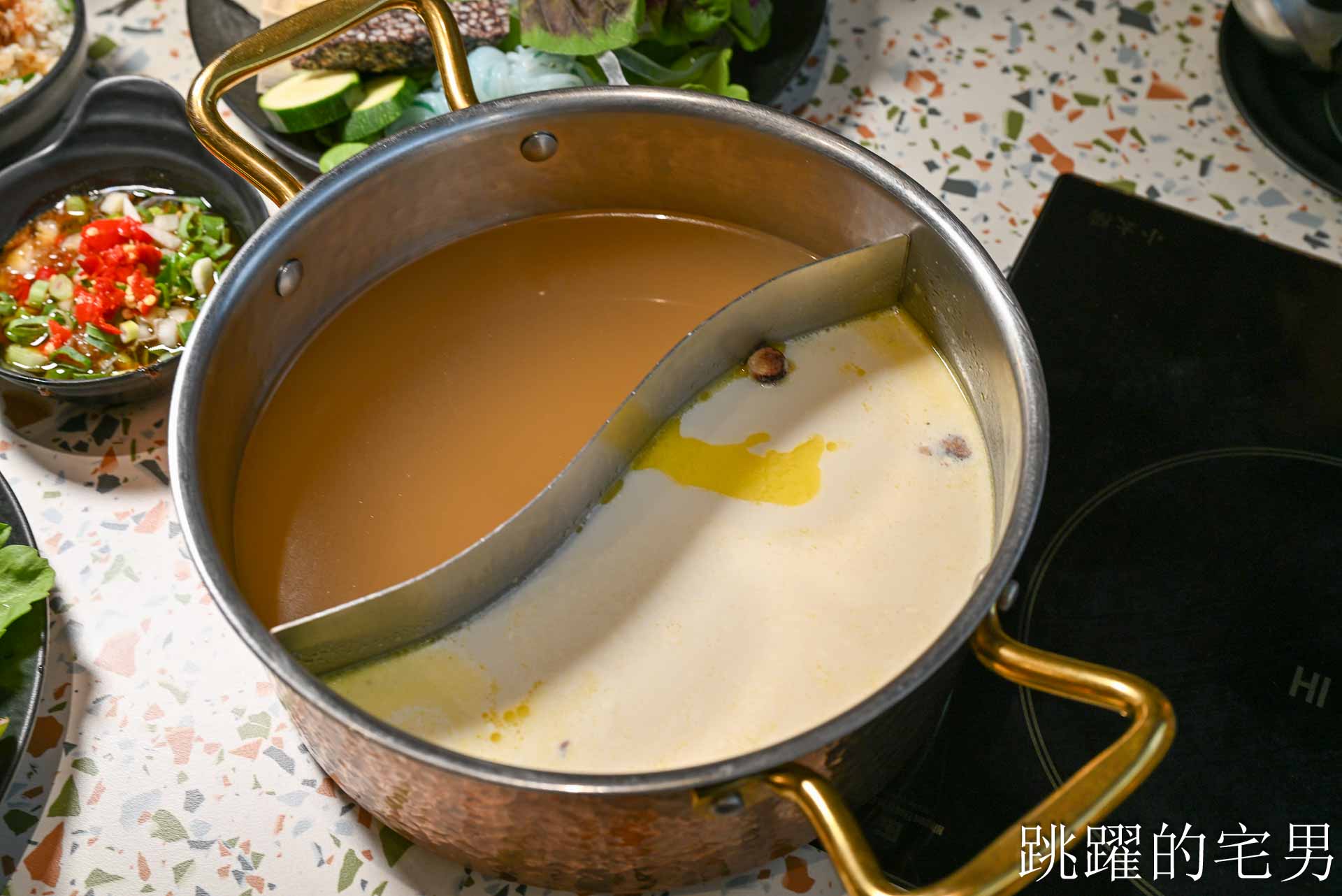 [花蓮火鍋推薦]極禾鍋物職人花蓮旗艦店: 龍蝦海鮮拼盤超霸氣！空間質感好，自助吧吃到飽，附設停車場超棒! 吉安美食