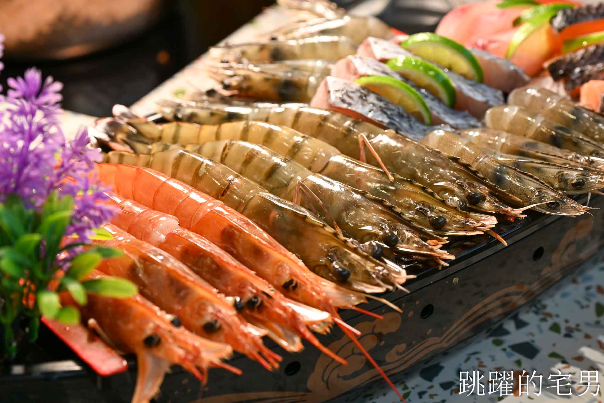 [花蓮火鍋推薦]極禾鍋物職人花蓮旗艦店: 龍蝦海鮮拼盤超霸氣！空間質感好，自助吧吃到飽，附設停車場超棒! 吉安美食
