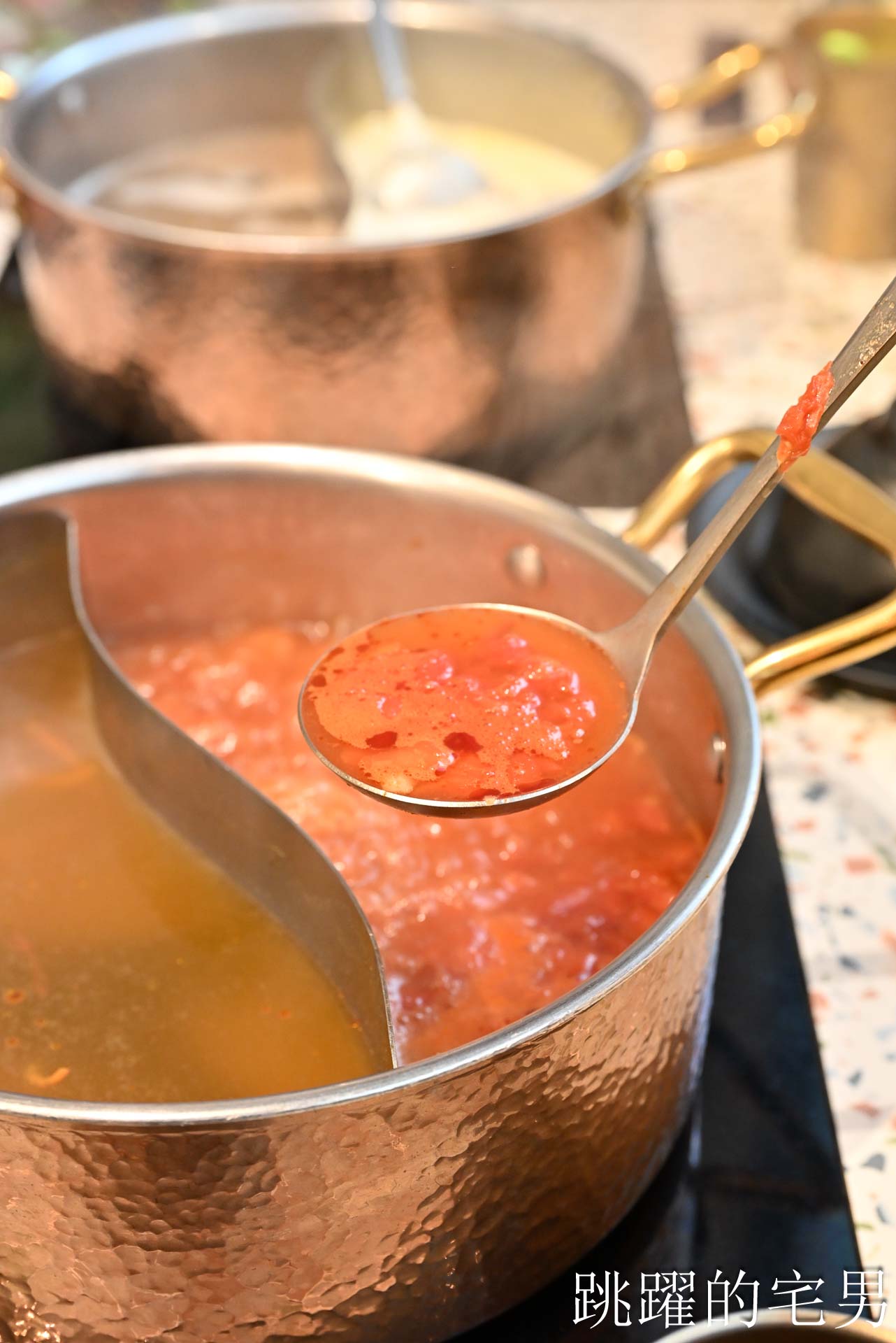 [花蓮火鍋推薦]極禾鍋物職人花蓮旗艦店: 龍蝦海鮮拼盤超霸氣！空間質感好，自助吧吃到飽，附設停車場超棒! 吉安美食