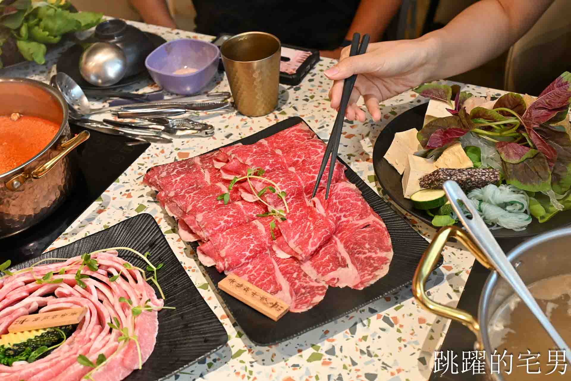 [花蓮火鍋推薦]極禾鍋物職人花蓮旗艦店: 龍蝦海鮮拼盤超霸氣！空間質感好，自助吧吃到飽，附設停車場超棒! 吉安美食