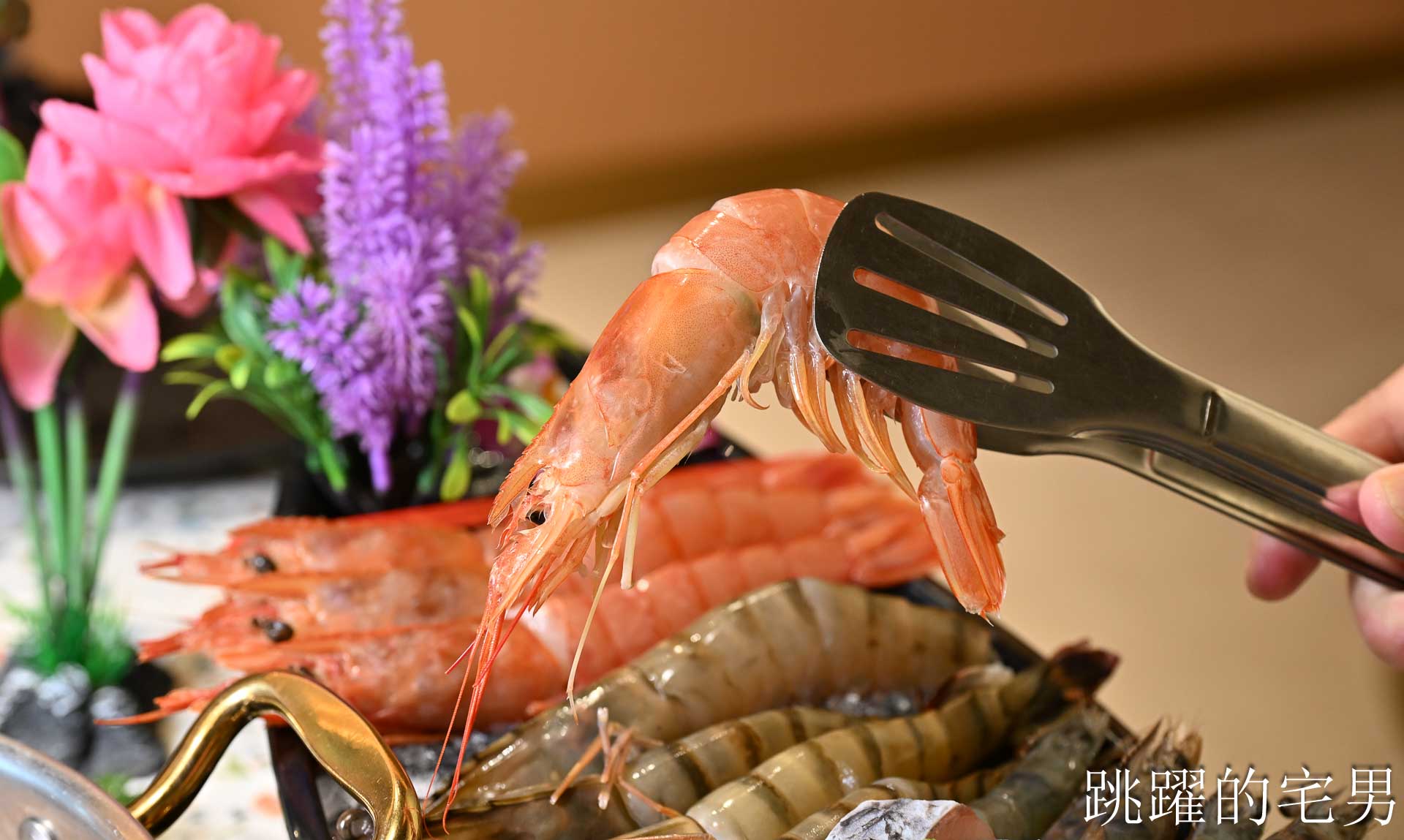 [花蓮火鍋推薦]極禾鍋物職人花蓮旗艦店: 龍蝦海鮮拼盤超霸氣！空間質感好，自助吧吃到飽，附設停車場超棒! 吉安美食