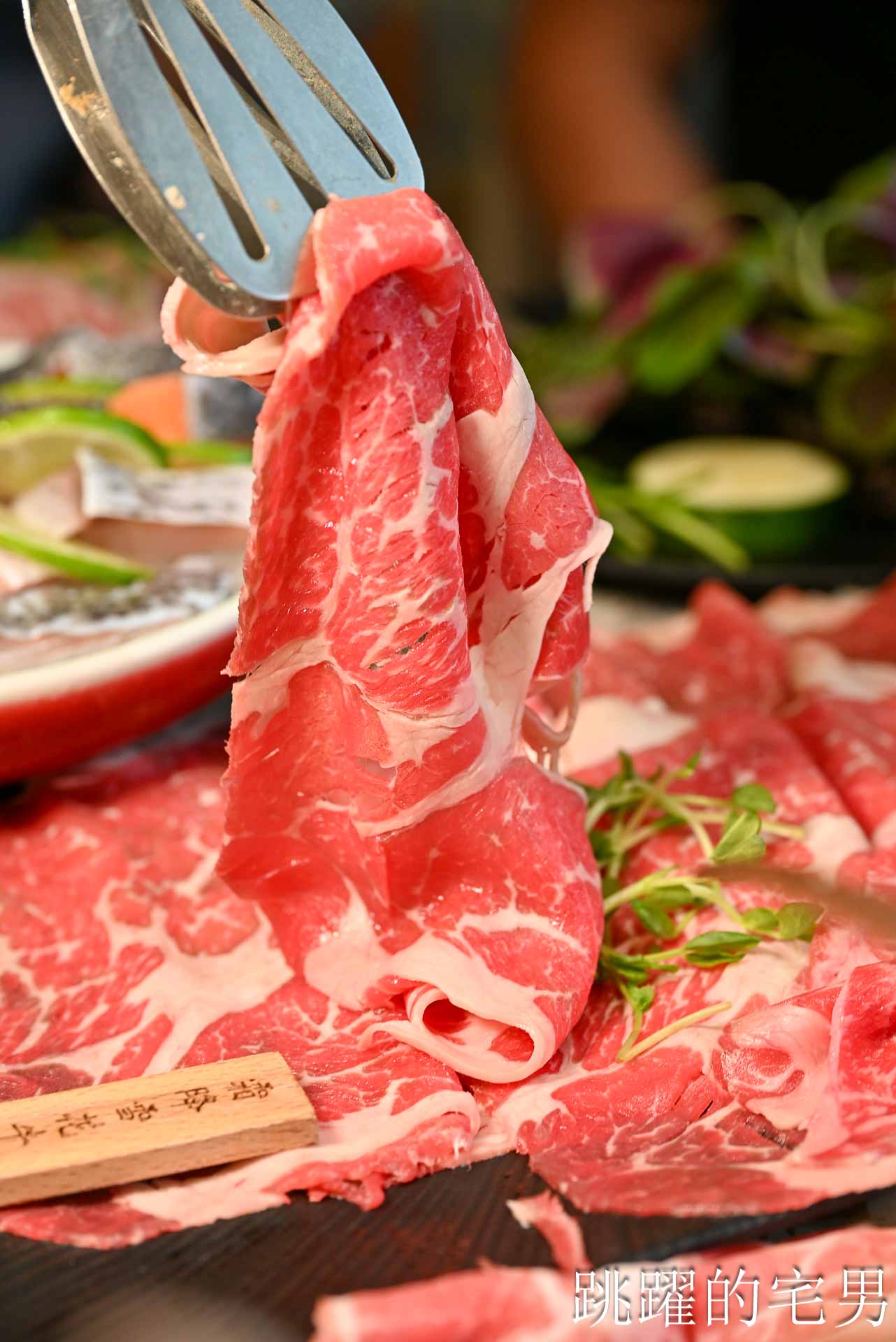 [花蓮火鍋推薦]極禾鍋物職人花蓮旗艦店: 龍蝦海鮮拼盤超霸氣！空間質感好，自助吧吃到飽，附設停車場超棒! 吉安美食