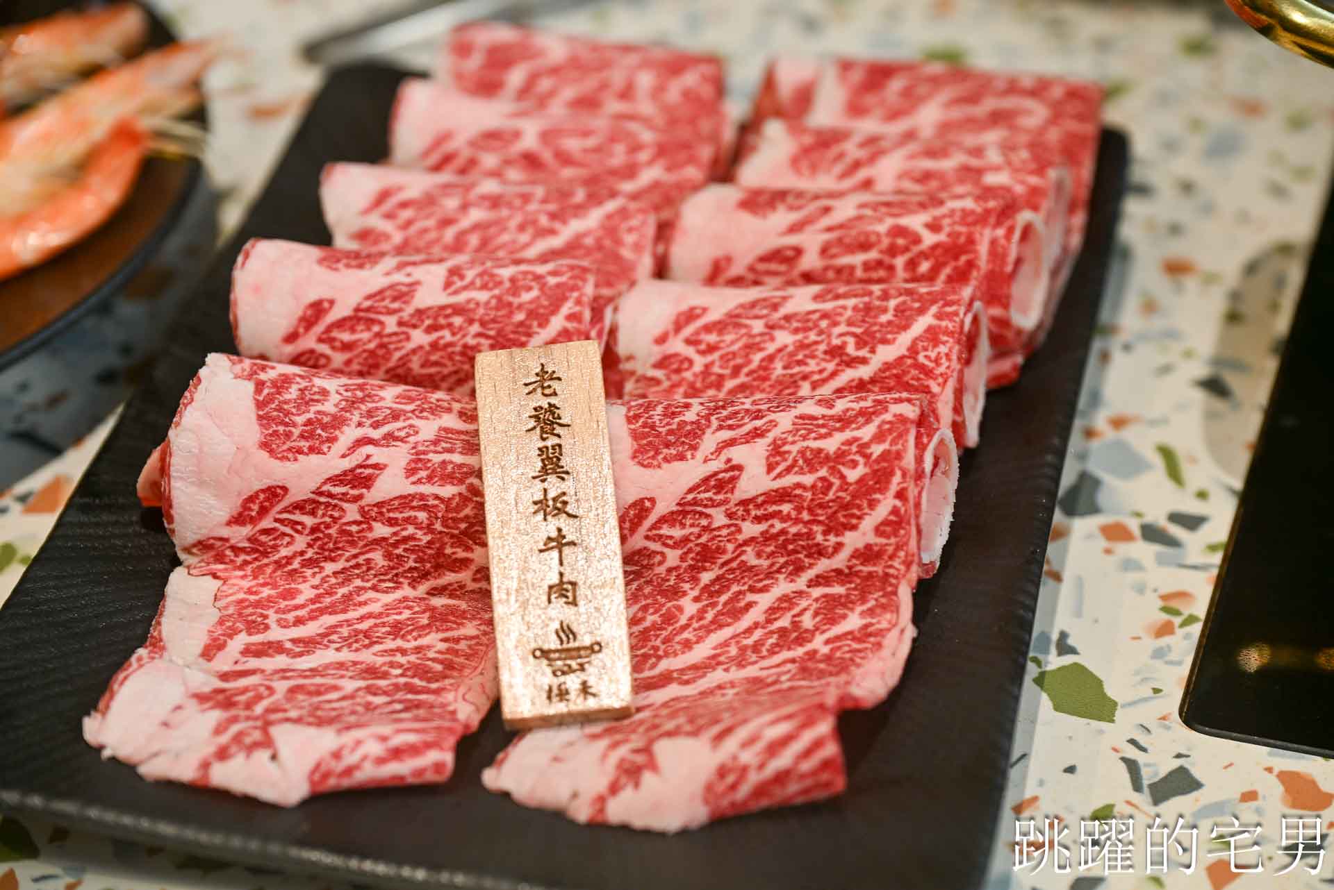 [花蓮火鍋推薦]極禾鍋物職人花蓮旗艦店: 龍蝦海鮮拼盤超霸氣！空間質感好，自助吧吃到飽，附設停車場超棒! 吉安美食