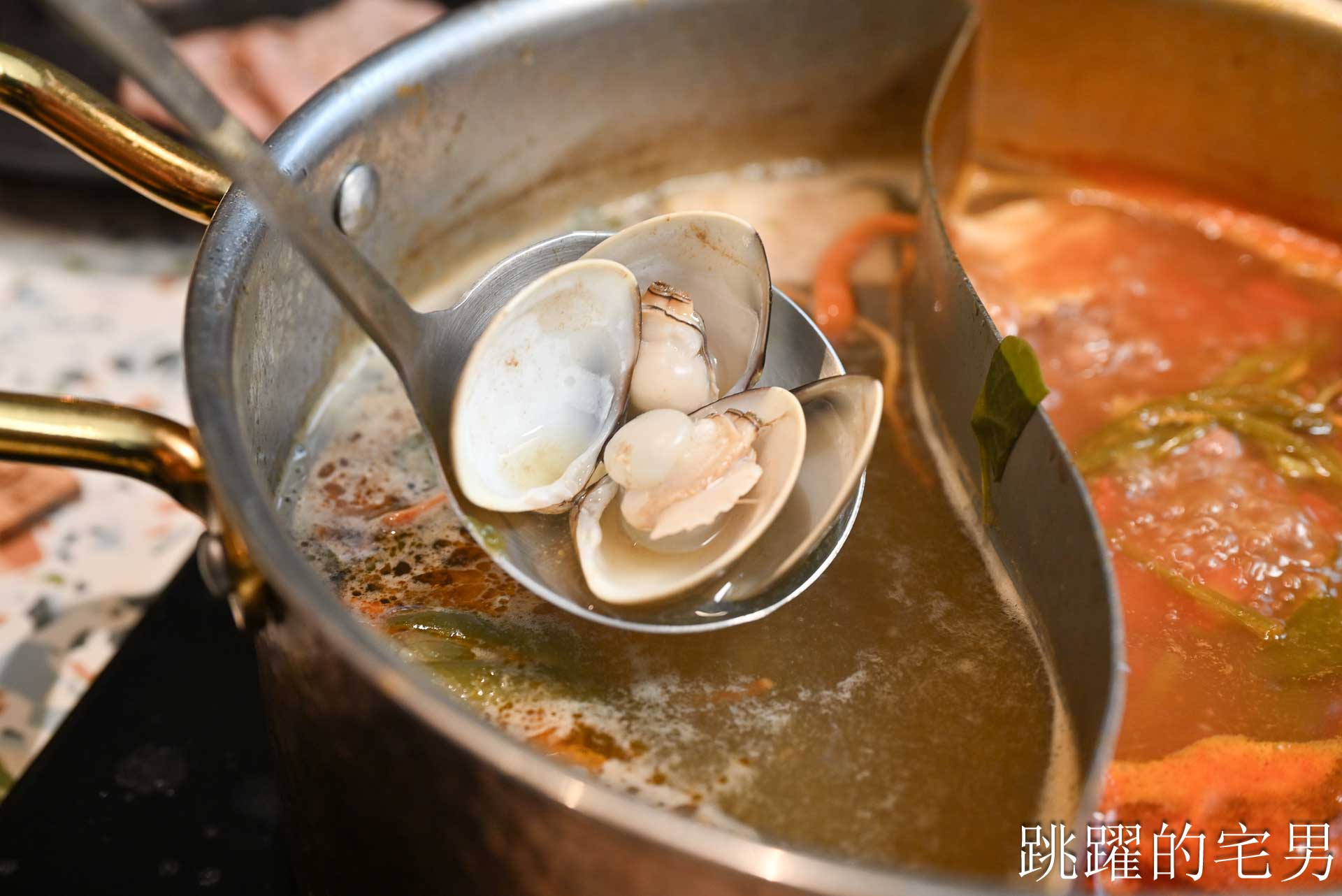 [花蓮火鍋推薦]極禾鍋物職人花蓮旗艦店: 龍蝦海鮮拼盤超霸氣！空間質感好，自助吧吃到飽，附設停車場超棒! 吉安美食