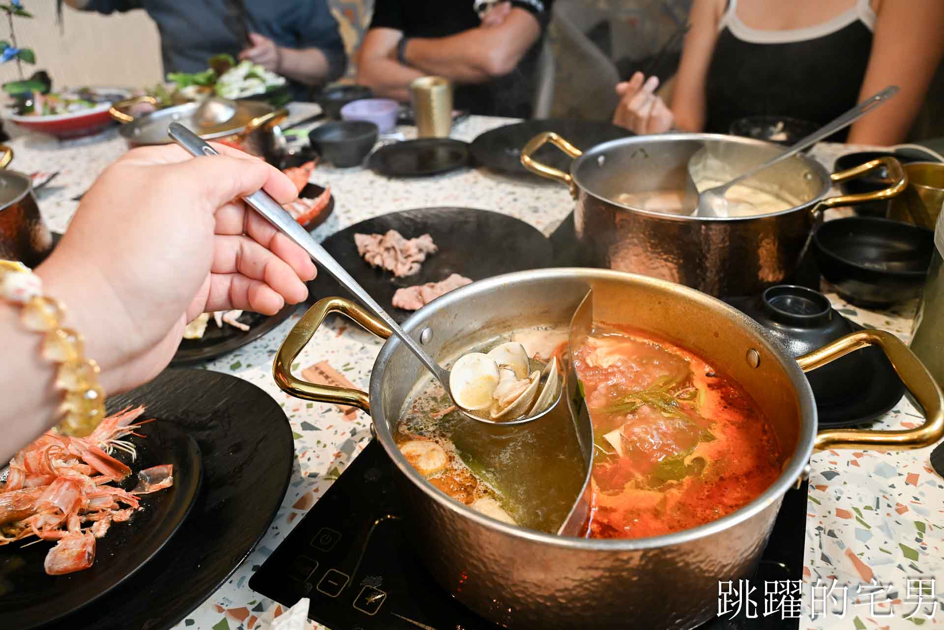 [花蓮火鍋推薦]極禾鍋物職人花蓮旗艦店: 龍蝦海鮮拼盤超霸氣！空間質感好，自助吧吃到飽，附設停車場超棒! 吉安美食