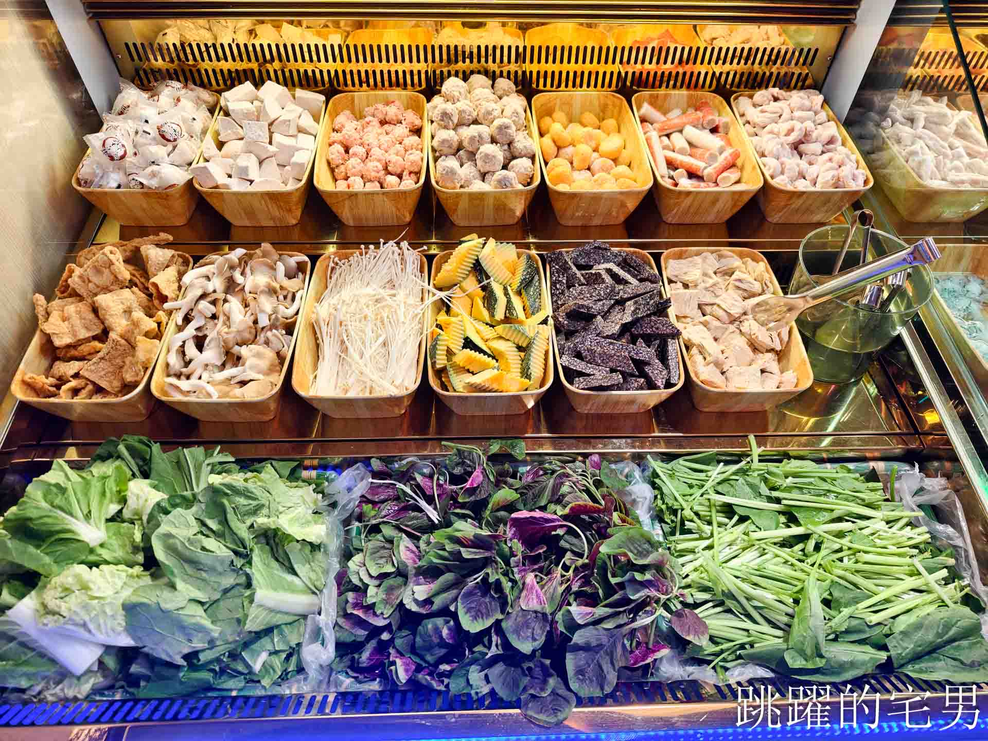 [花蓮火鍋推薦]極禾鍋物職人花蓮旗艦店: 龍蝦海鮮拼盤超霸氣！空間質感好，自助吧吃到飽，附設停車場超棒! 吉安美食