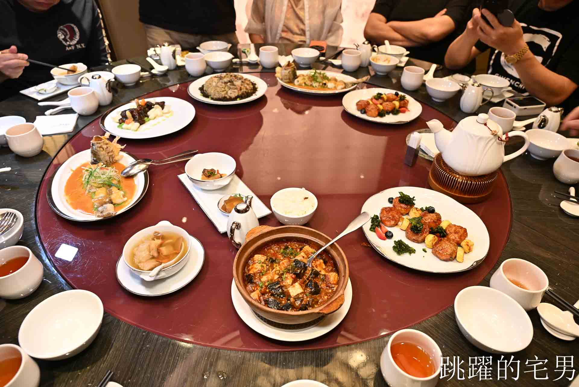 [南港美食]粵亮廣式料理-金魚餃可愛捨不得吃，居然有小當家熊貓豆腐! 烤鴨沾跳跳糖好吃到驚人! 六福萬怡酒店台北烤鴨