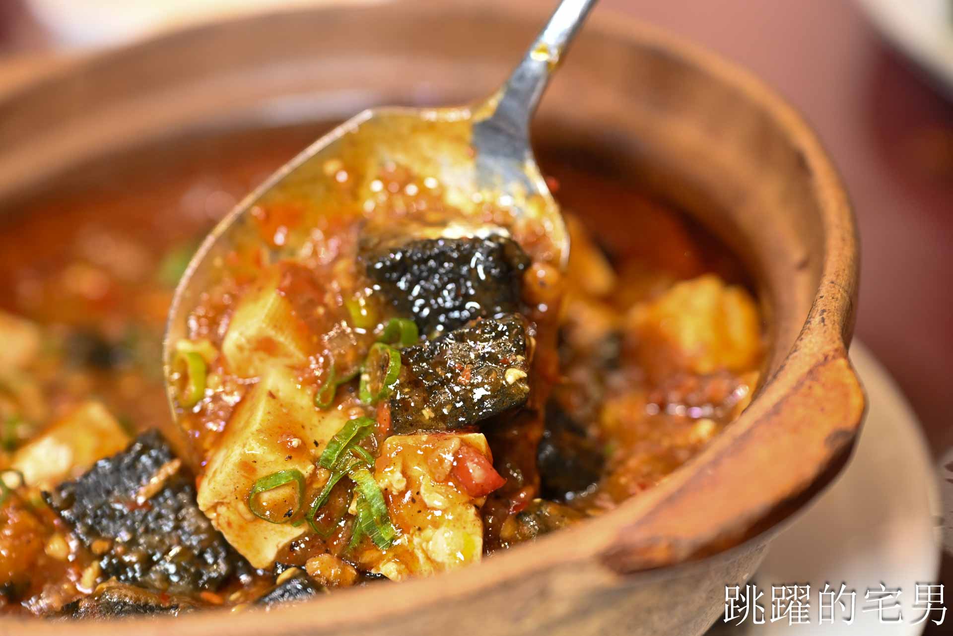 [南港美食]粵亮廣式料理-金魚餃可愛捨不得吃，居然有小當家熊貓豆腐! 烤鴨沾跳跳糖好吃到驚人! 六福萬怡酒店台北烤鴨