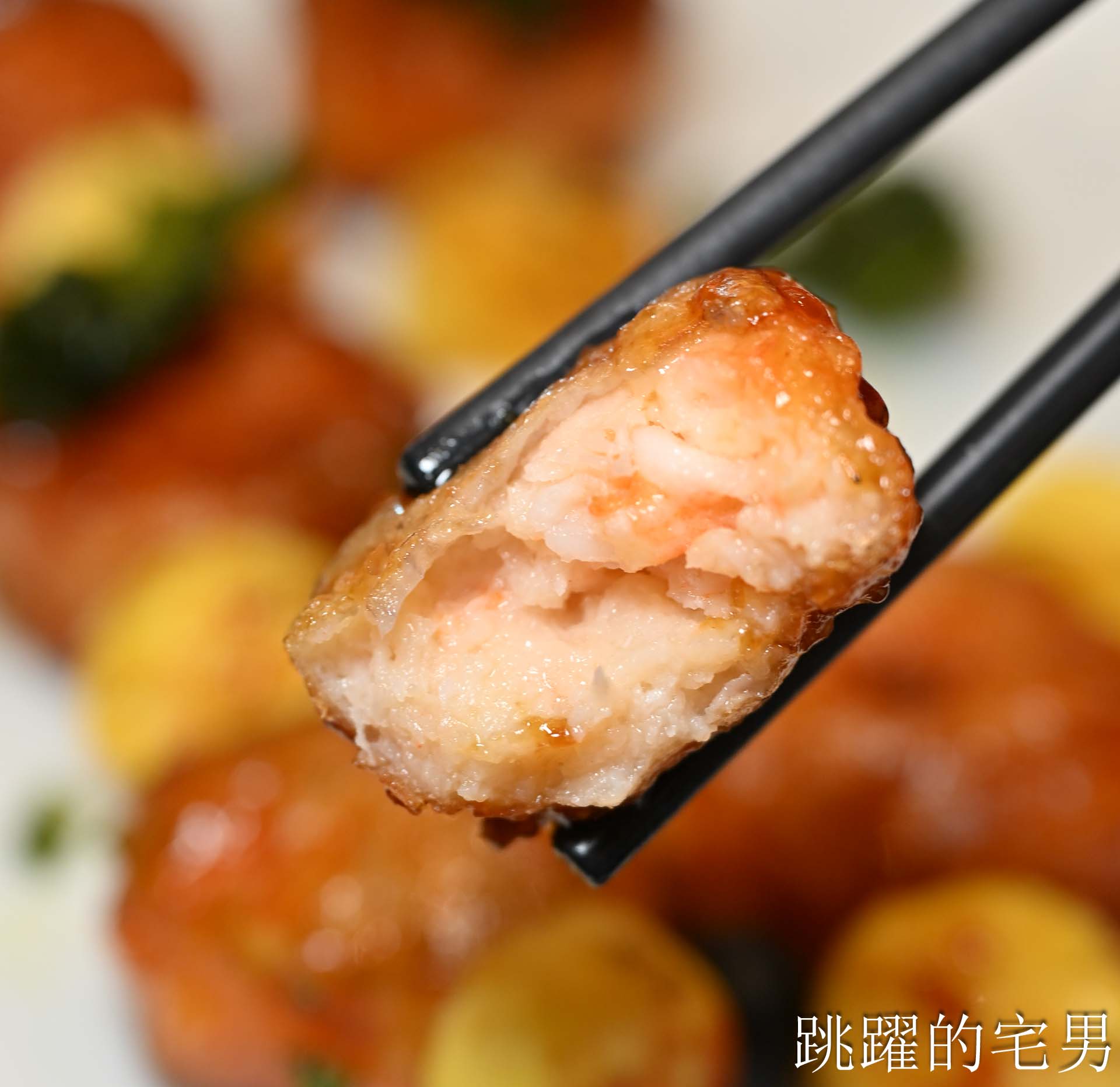 [南港美食]粵亮廣式料理-金魚餃可愛捨不得吃，居然有小當家熊貓豆腐! 烤鴨沾跳跳糖好吃到驚人! 六福萬怡酒店台北烤鴨