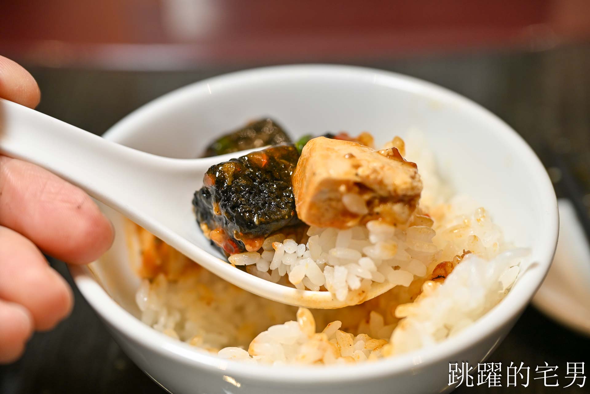 [南港美食]粵亮廣式料理-金魚餃可愛捨不得吃，居然有小當家熊貓豆腐! 烤鴨沾跳跳糖好吃到驚人! 六福萬怡酒店台北烤鴨