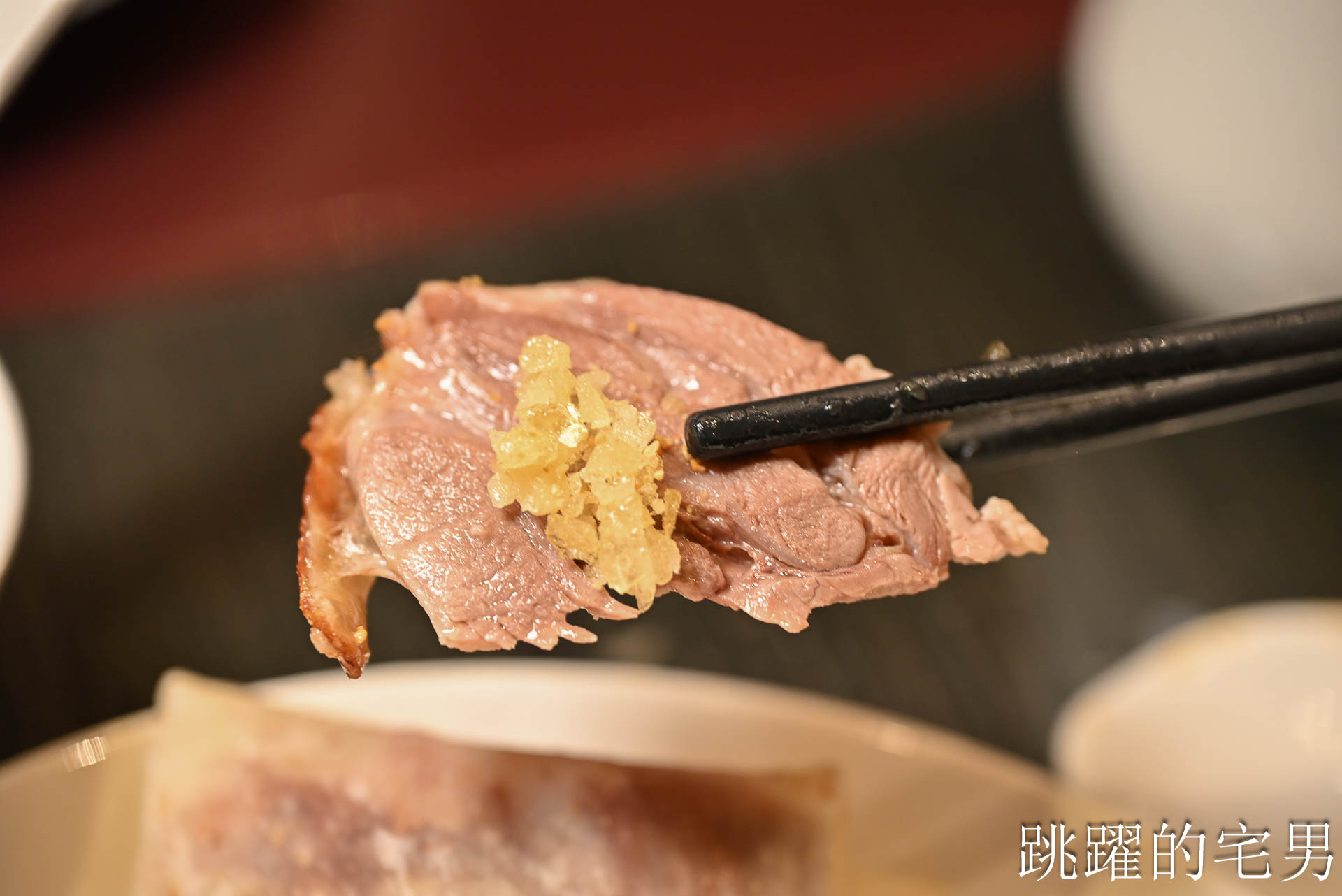 [南港美食]粵亮廣式料理-金魚餃可愛捨不得吃，居然有小當家熊貓豆腐! 烤鴨沾跳跳糖好吃到驚人! 六福萬怡酒店台北烤鴨