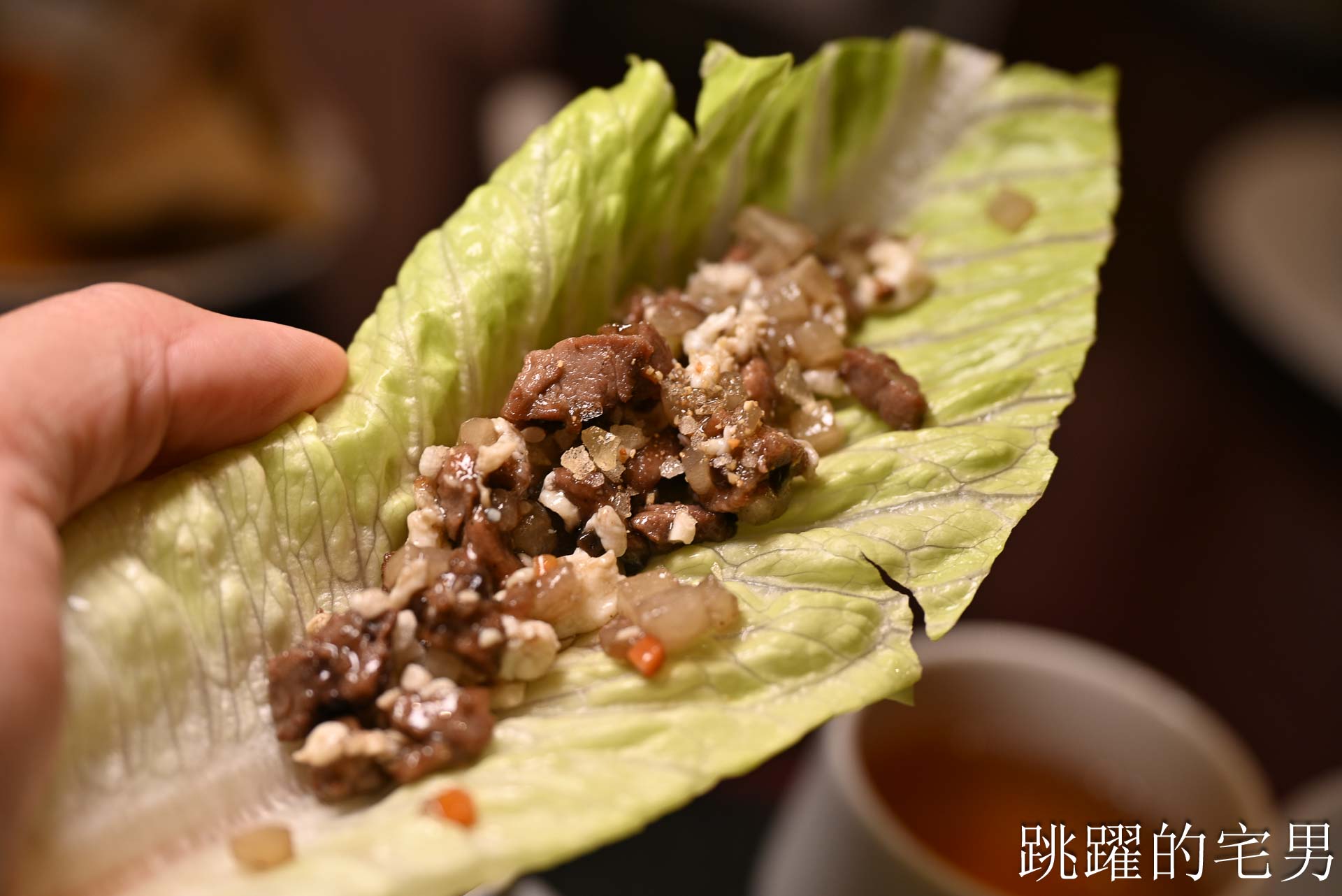 [南港美食]粵亮廣式料理-金魚餃可愛捨不得吃，居然有小當家熊貓豆腐! 烤鴨沾跳跳糖好吃到驚人! 六福萬怡酒店台北烤鴨