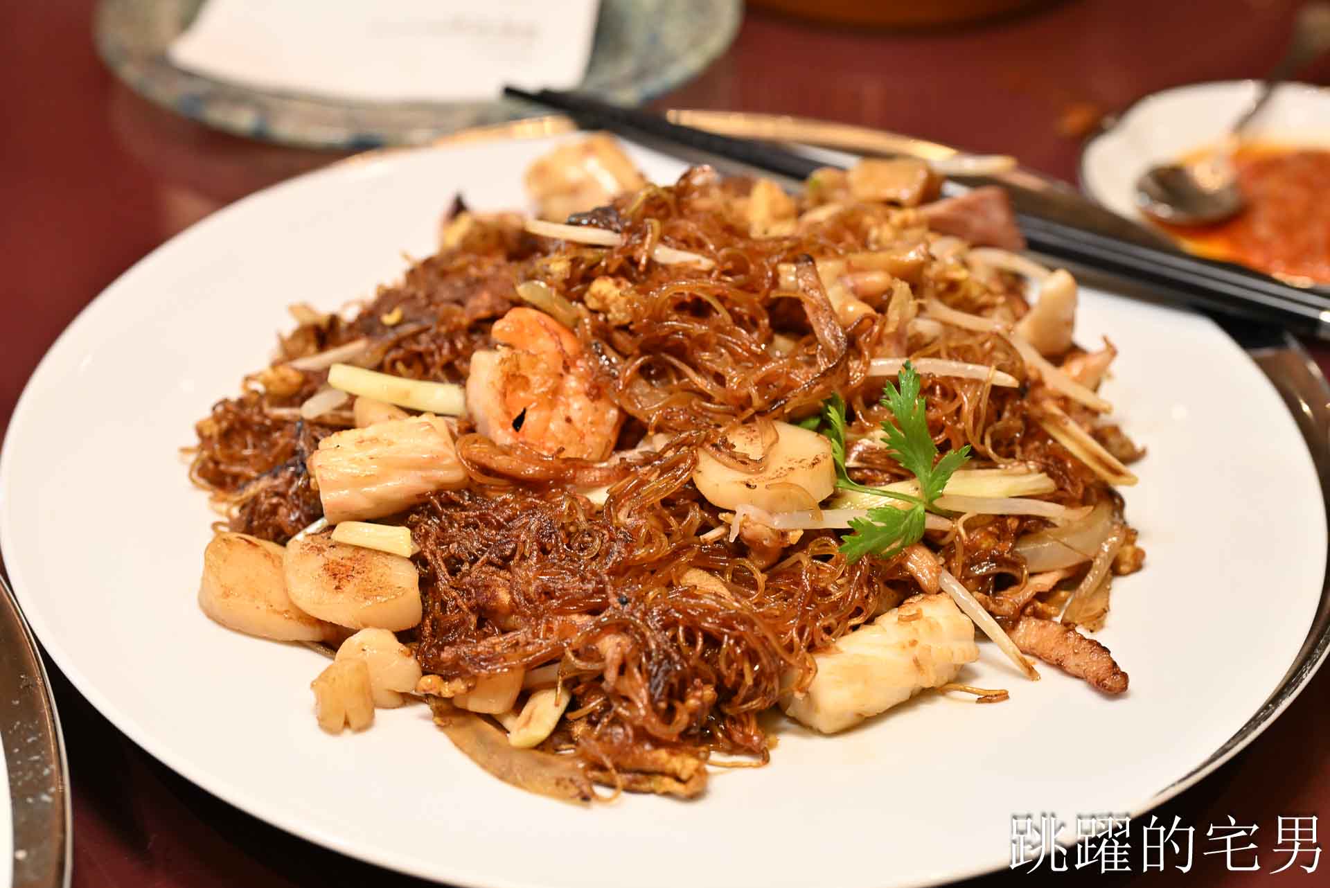 [南港美食]粵亮廣式料理-金魚餃可愛捨不得吃，居然有小當家熊貓豆腐! 烤鴨沾跳跳糖好吃到驚人! 六福萬怡酒店台北烤鴨