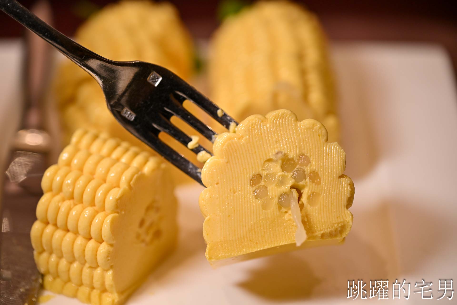 [南港美食]粵亮廣式料理-金魚餃可愛捨不得吃，居然有小當家熊貓豆腐! 烤鴨沾跳跳糖好吃到驚人! 六福萬怡酒店台北烤鴨