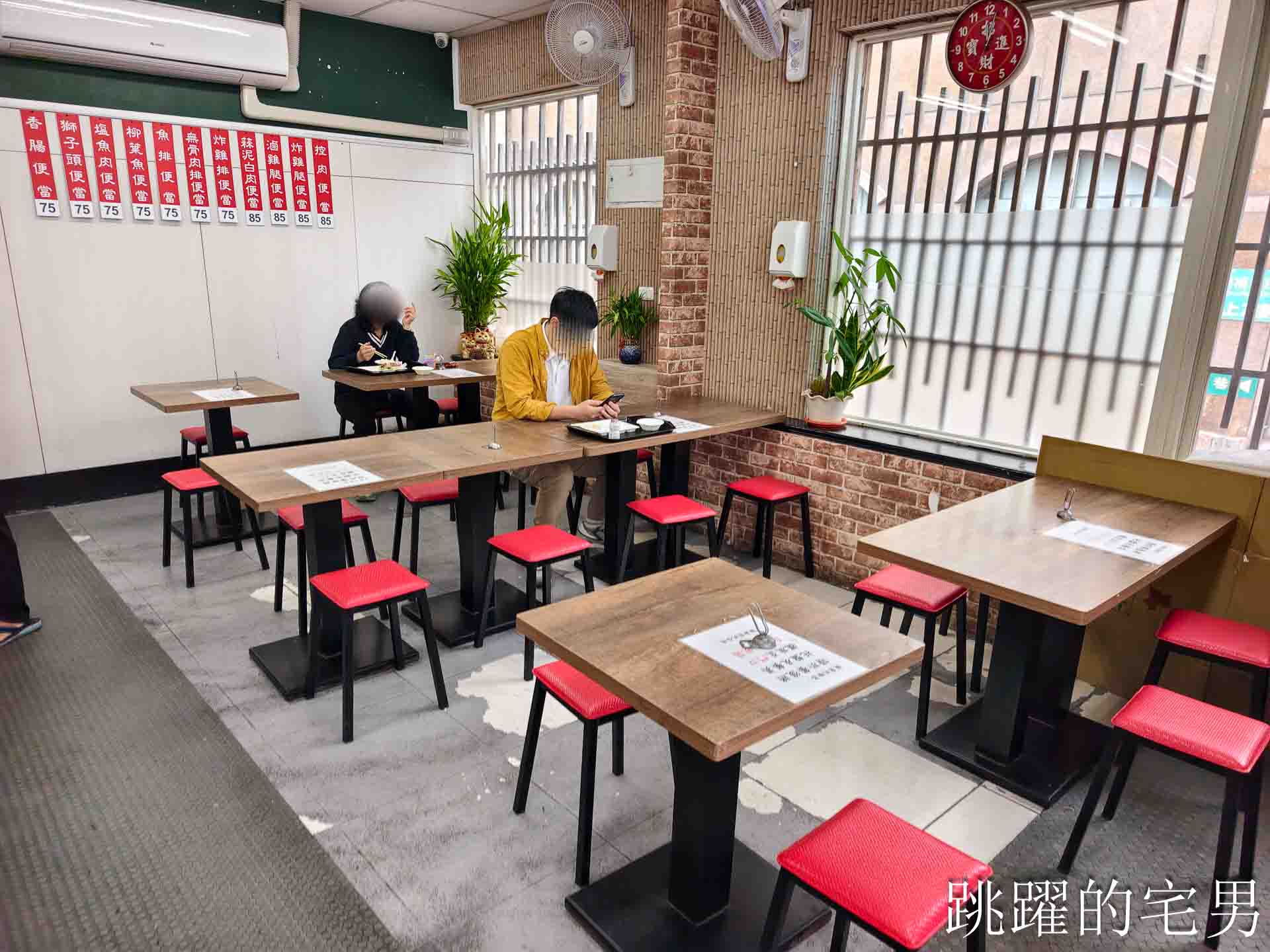 [花蓮美食]鼎鮮自助餐-最便宜花蓮便當，雞排飯只要75元，整支炸雞腿飯居然只要85元!