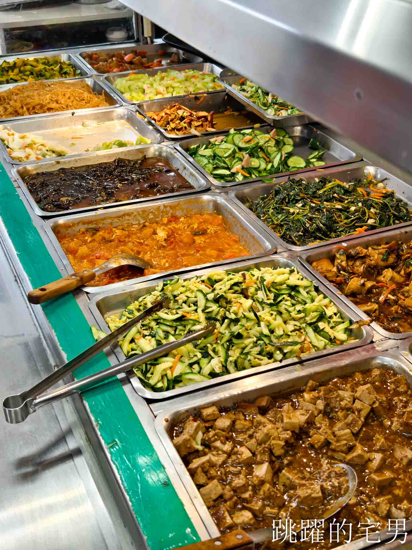 [花蓮美食]鼎鮮自助餐-最便宜花蓮便當，雞排飯只要75元，整支炸雞腿飯居然只要85元!