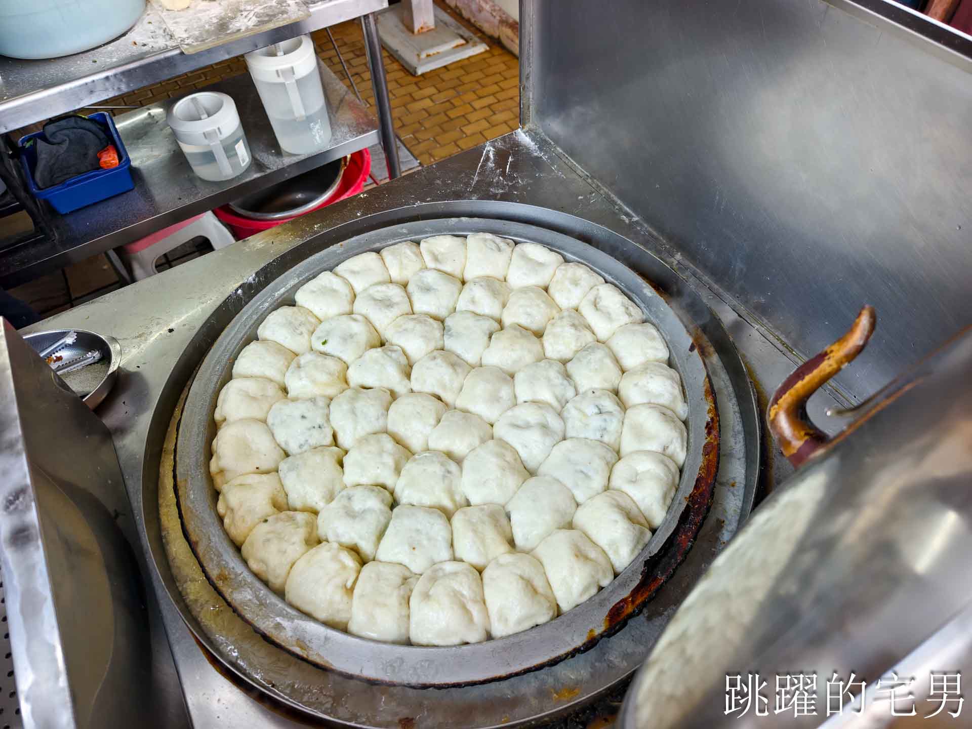[花蓮早餐]張家水煎包- 花蓮排隊水煎包 早餐時間天天爆滿，價格高婆婆媽媽還是照買的好吃水煎包，不打電話預訂還真吃不到