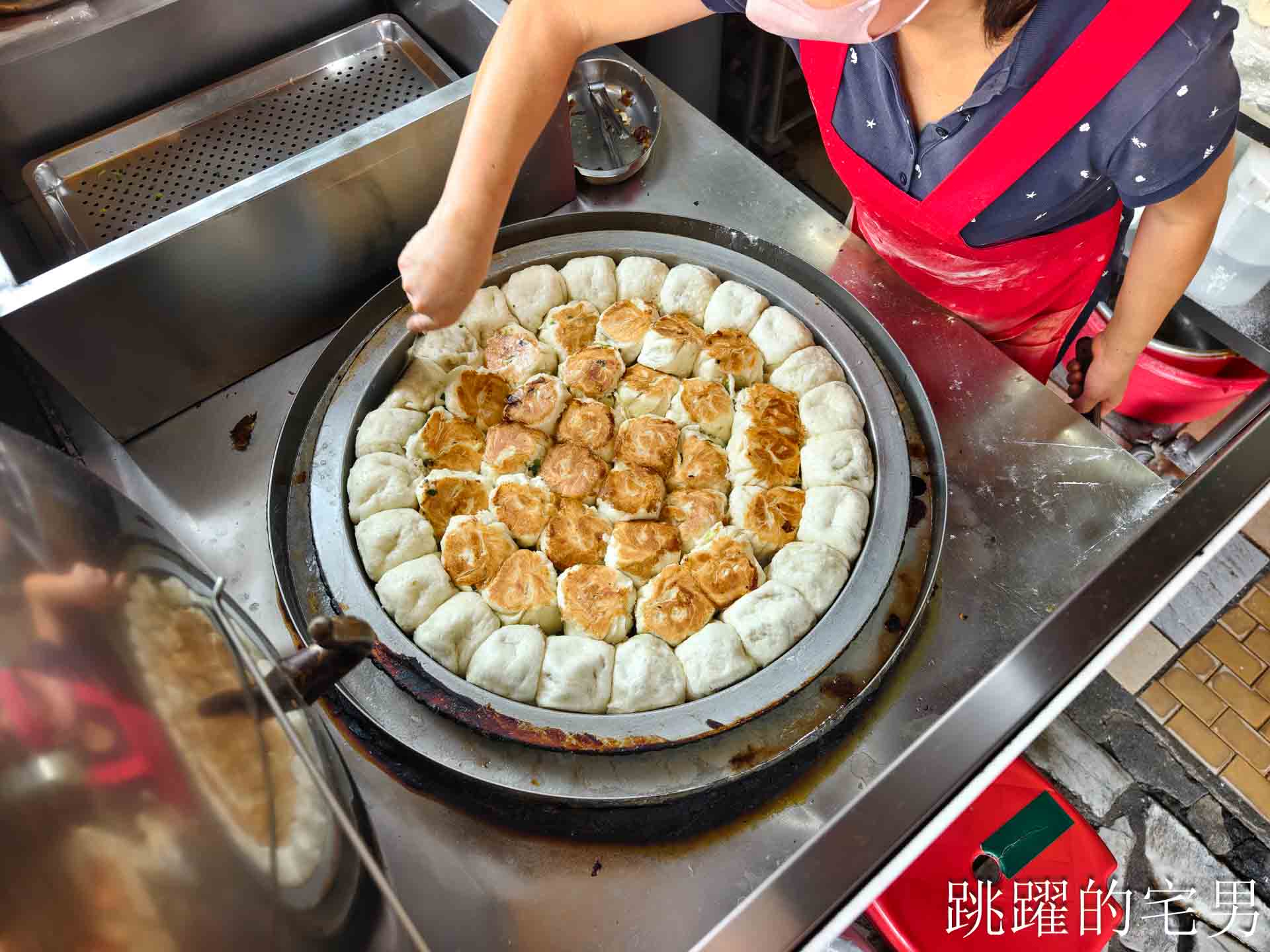 [花蓮早餐]張家水煎包- 花蓮排隊水煎包 早餐時間天天爆滿，價格高婆婆媽媽還是照買的好吃水煎包，不打電話預訂還真吃不到