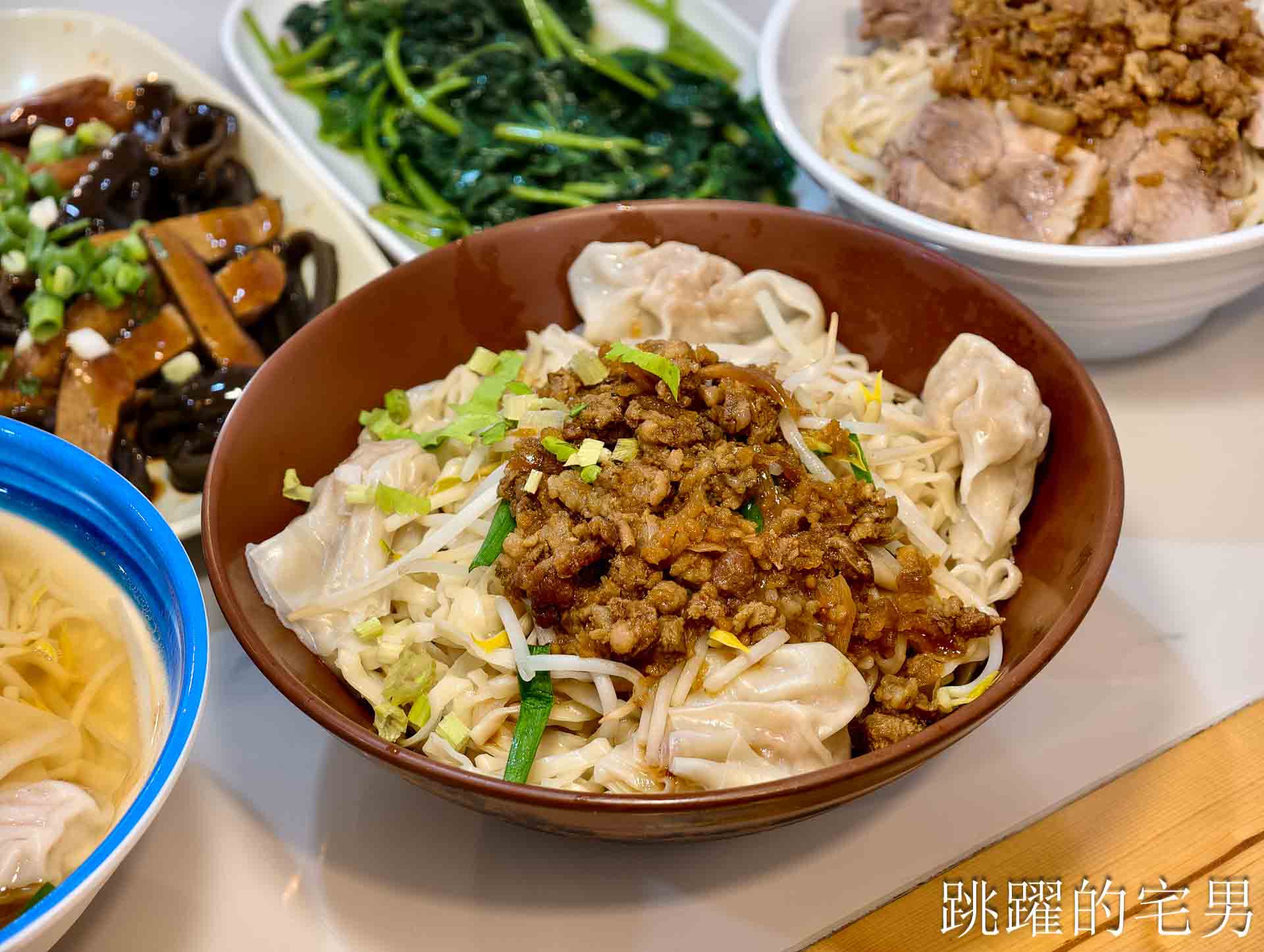 [花蓮吉安美食]嘉惠麵店:花蓮大份量乾麵吃很爽，必加自製辣椒