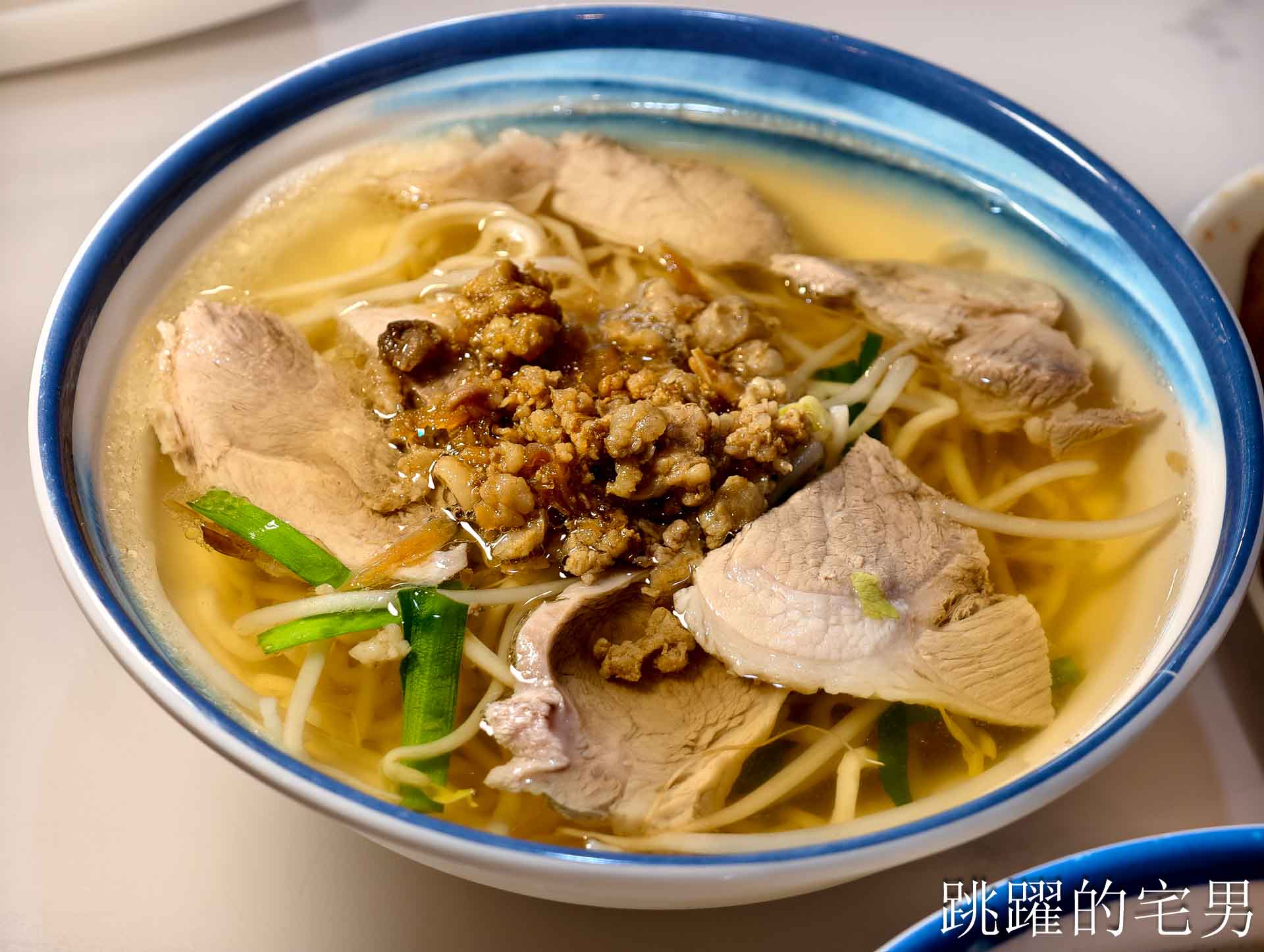 [花蓮吉安美食]嘉惠麵店:花蓮大份量乾麵吃很爽，必加自製辣椒