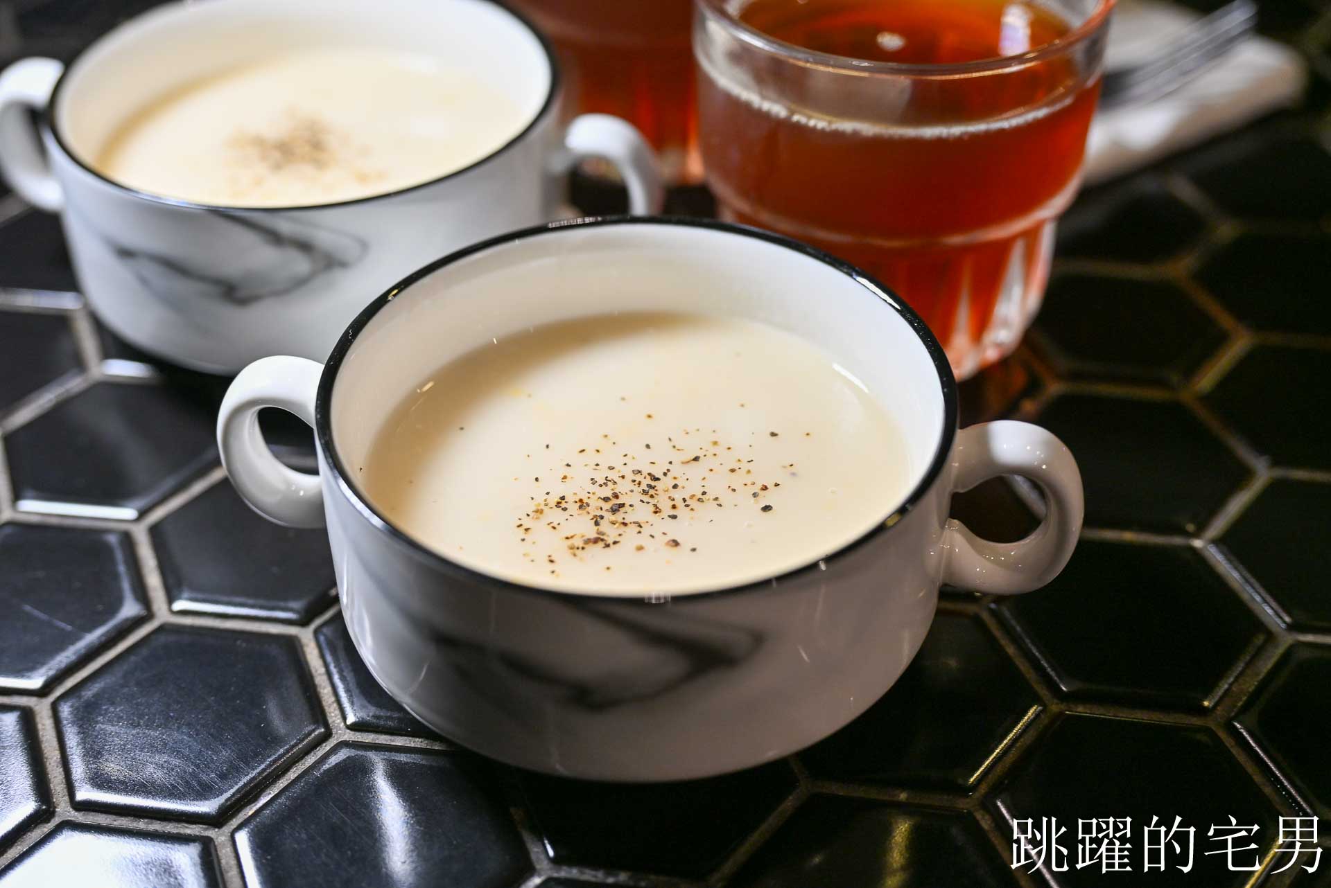 [台北大巨蛋美食]Hërs biströ 她/的餐酒-信義區商業午餐140元起太佛心！台北平價義大利麵不收服務費還附濃湯紅茶，這C/P值在信義區真的沒對手! 她的餐酒館