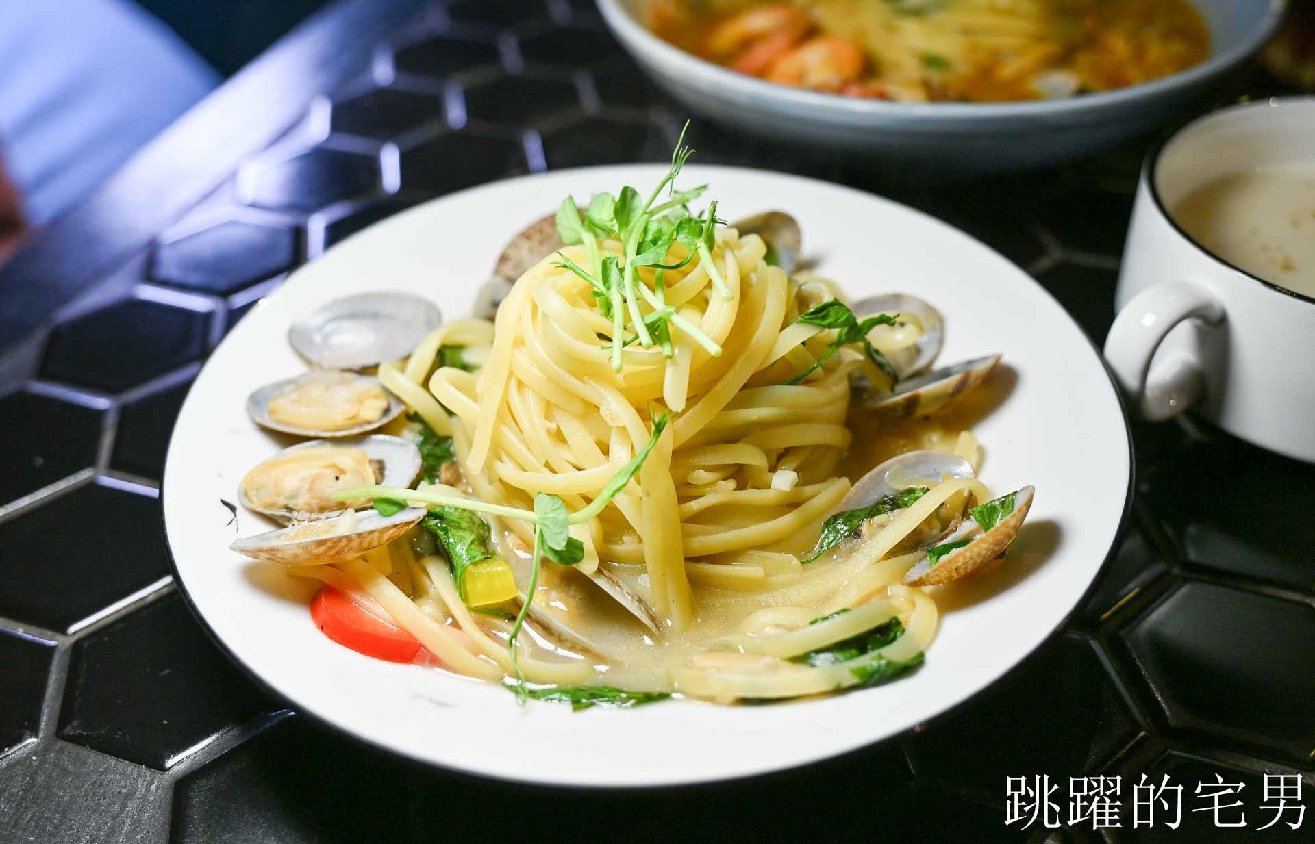 [台北大巨蛋美食]Hërs biströ 她/的餐酒-信義區商業午餐140元起太佛心！台北平價義大利麵不收服務費還附濃湯紅茶，這C/P值在信義區真的沒對手! 她的餐酒館