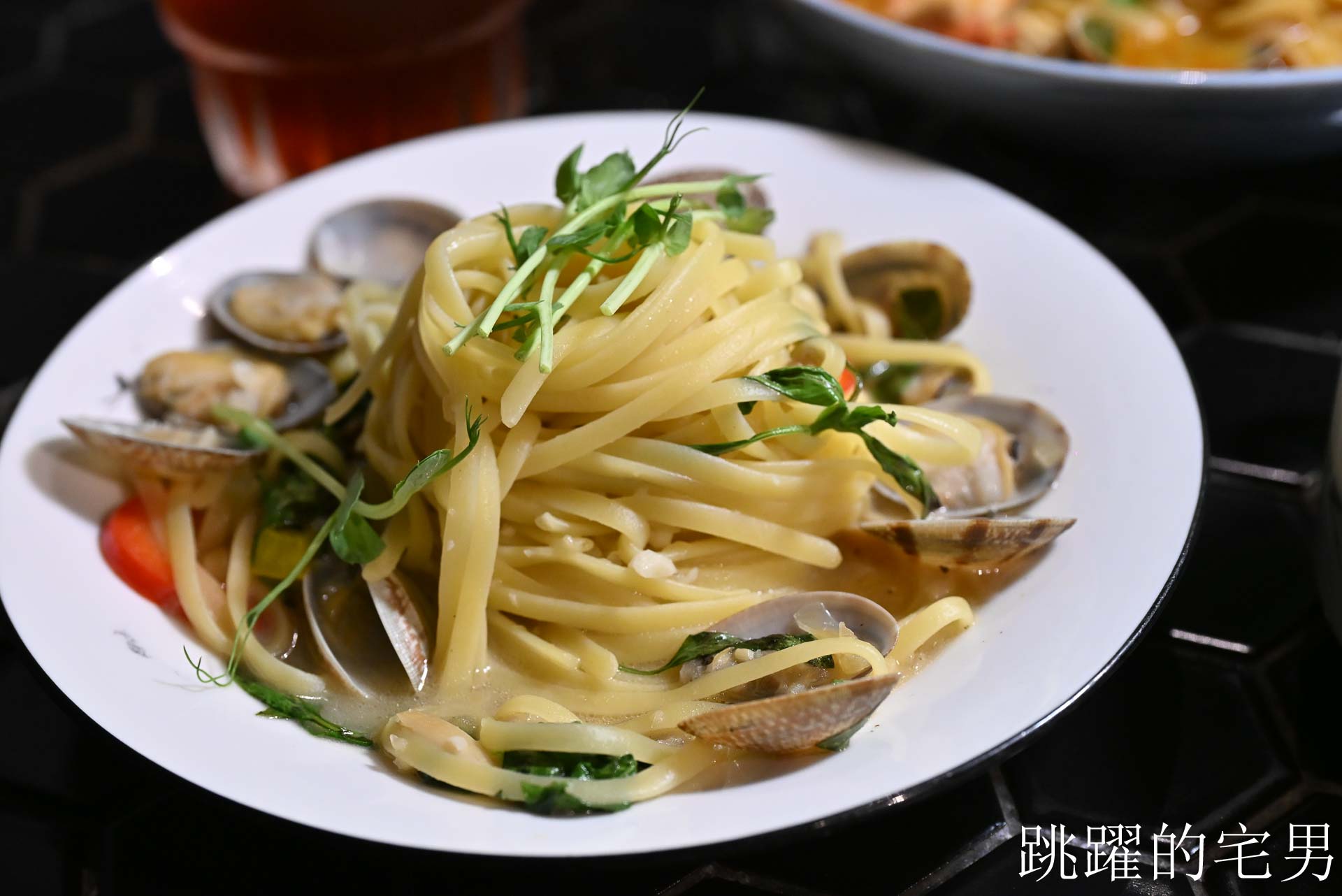 [台北大巨蛋美食]Hërs biströ 她/的餐酒-信義區商業午餐140元起太佛心！台北平價義大利麵不收服務費還附濃湯紅茶，這C/P值在信義區真的沒對手! 她的餐酒館