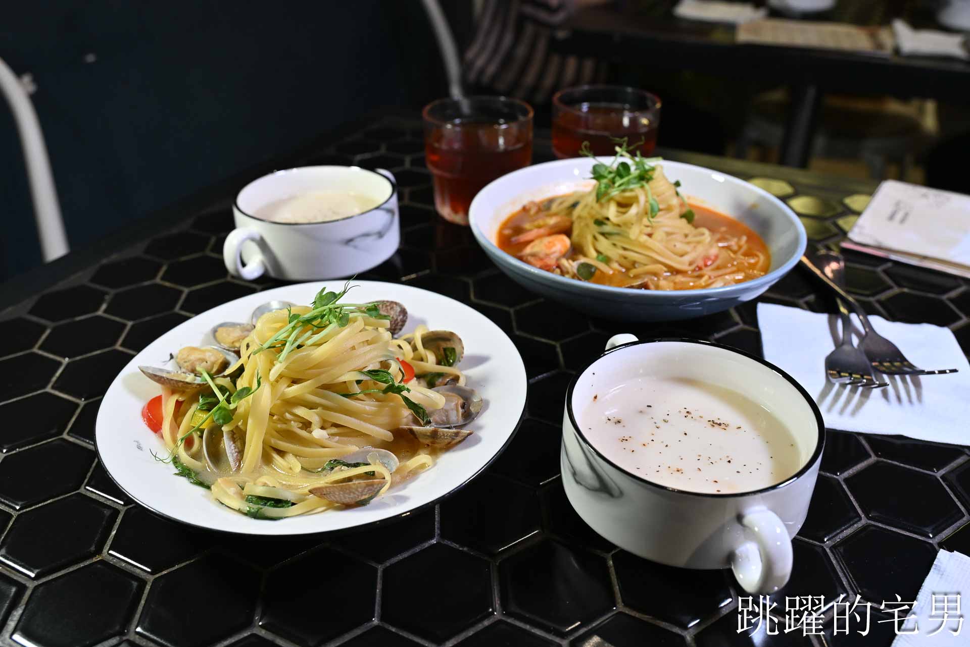 [台北大巨蛋美食]Hërs biströ 她/的餐酒-信義區商業午餐140元起太佛心！台北平價義大利麵不收服務費還附濃湯紅茶，這C/P值在信義區真的沒對手! 她的餐酒館