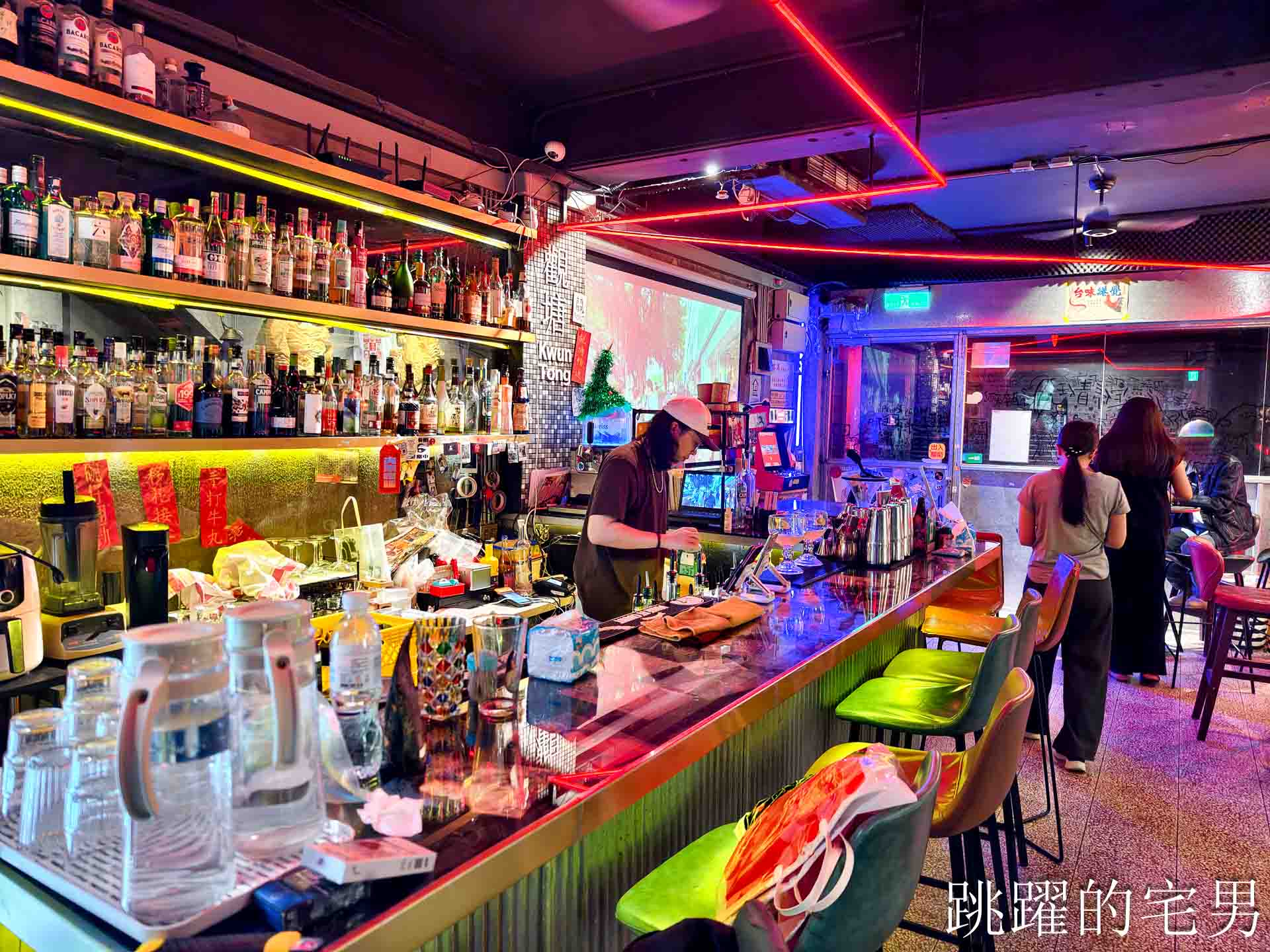 [台北萬華美食]獅鬥: 營業到凌晨5點香港街頭風西門町酒吧，魚肉燒賣完全打到我的味蕾! 雲吞鮮蝦也太大隻了吧，西門町美食