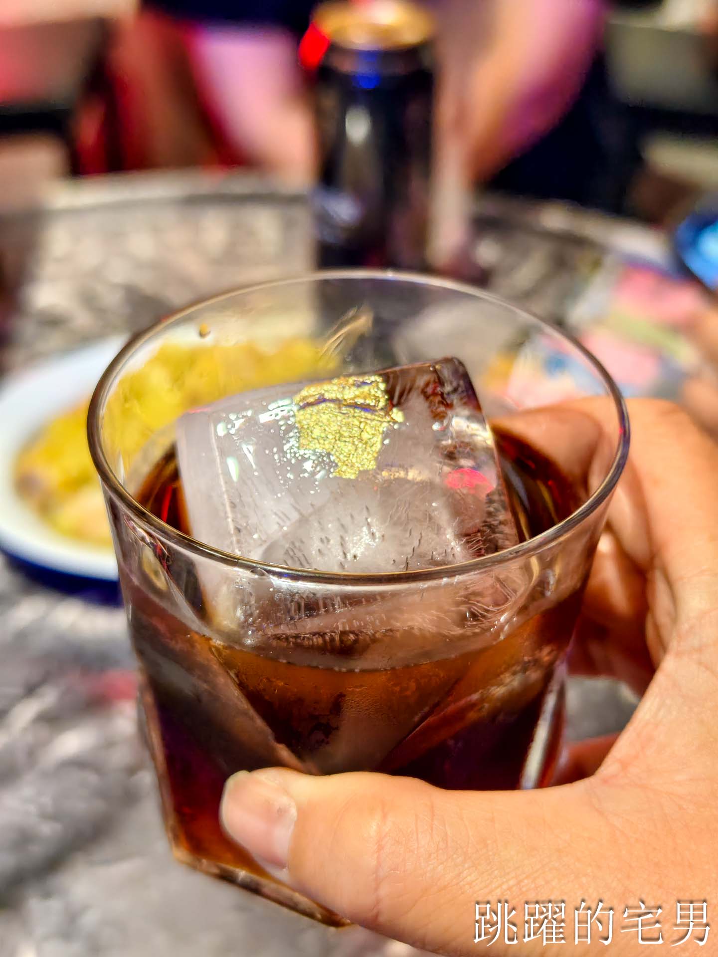 [台北萬華美食]獅鬥: 營業到凌晨5點香港街頭風西門町酒吧，魚肉燒賣完全打到我的味蕾! 雲吞鮮蝦也太大隻了吧，西門町美食