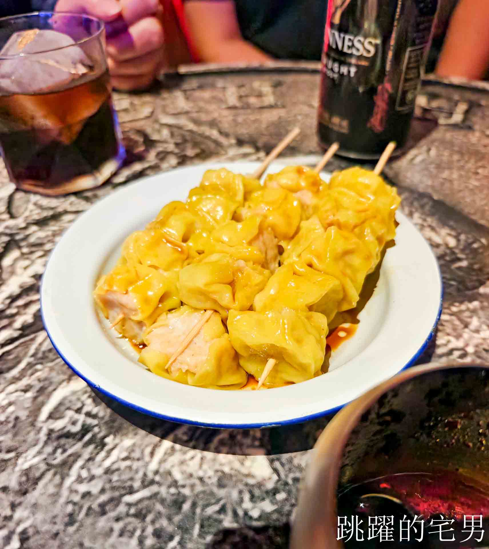 [台北萬華美食]獅鬥: 營業到凌晨5點香港街頭風西門町酒吧，魚肉燒賣完全打到我的味蕾! 雲吞鮮蝦也太大隻了吧，西門町美食