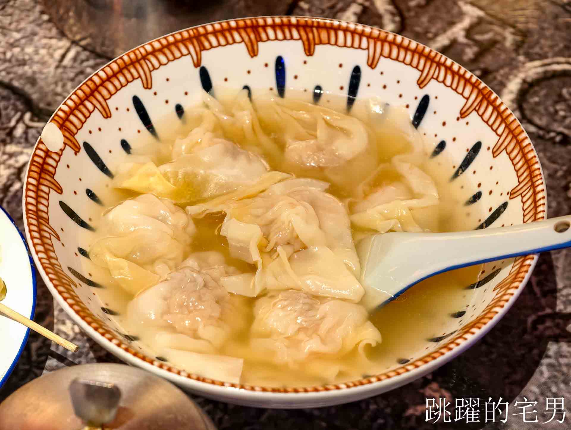 [台北萬華美食]獅鬥: 營業到凌晨5點香港街頭風西門町酒吧，魚肉燒賣完全打到我的味蕾! 雲吞鮮蝦也太大隻了吧，西門町美食