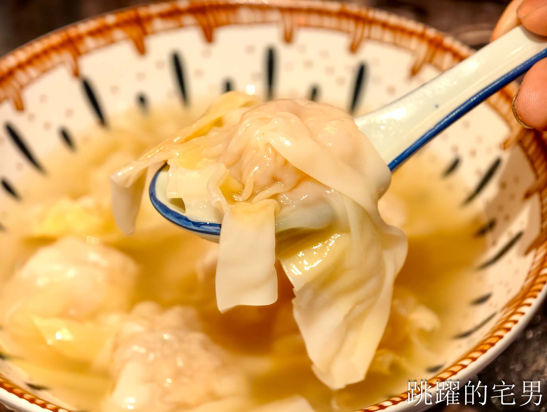 [台北萬華美食]獅鬥: 營業到凌晨5點香港街頭風西門町酒吧，魚肉燒賣完全打到我的味蕾! 雲吞鮮蝦也太大隻了吧，西門町美食