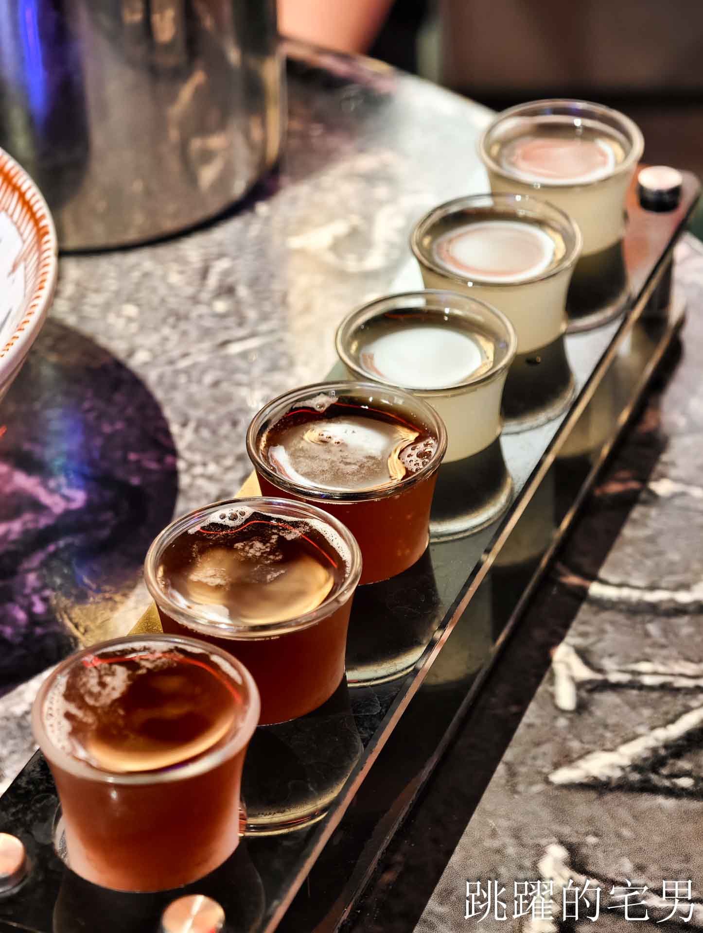 [台北萬華美食]獅鬥: 營業到凌晨5點香港街頭風西門町酒吧，魚肉燒賣完全打到我的味蕾! 雲吞鮮蝦也太大隻了吧，西門町美食