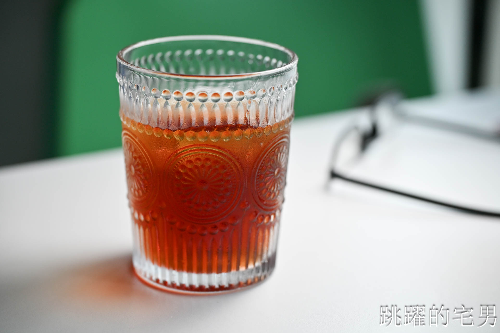 [花蓮簡餐]晨星會館-房角石創意料理: 沒招牌還要按門鈴？還以為是私人招待所，滿屋綠意大片落地窗，用行動支持弱勢單親媽媽，花蓮早午餐