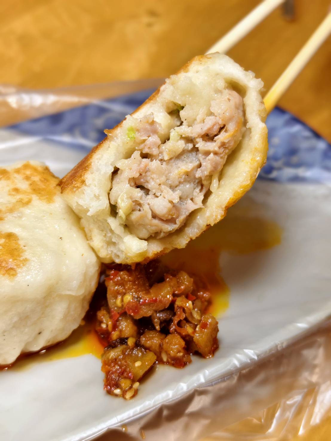 [吉安早餐]魯東豆漿-鮮肉水煎包外皮居然像老麵包子直接驚艷! 這家花蓮水煎包推薦! 加上特調蘿蔔乾更好吃! 花蓮早餐