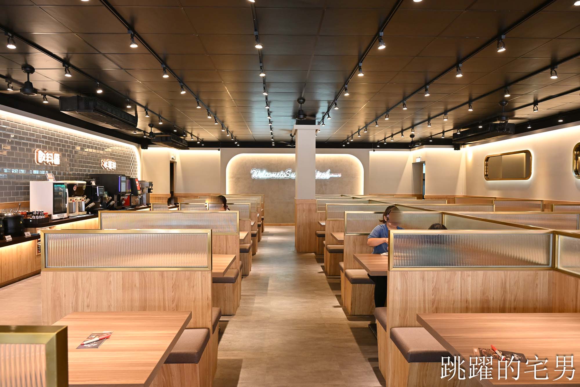 [花蓮美食]成功牛排花蓮店-自助吧吃到飽必吃脆皮德國豬腳、漢堡排! 鐵板麵、咖哩飯、吐司、爆米花無限加，花蓮吃到飽