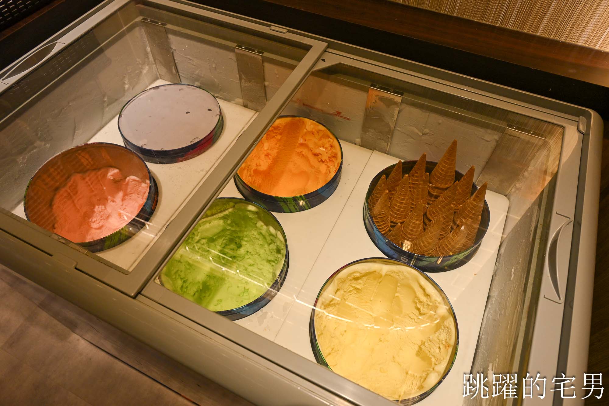 [花蓮美食]成功牛排花蓮店-自助吧吃到飽必吃脆皮德國豬腳、漢堡排! 鐵板麵、咖哩飯、吐司、爆米花無限加，花蓮吃到飽