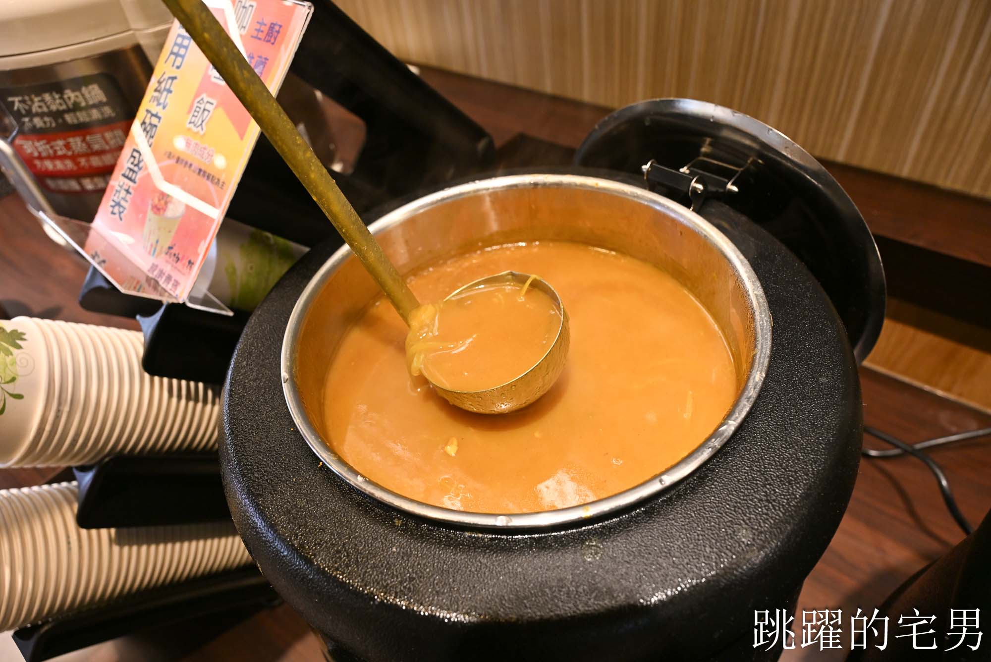 [花蓮美食]成功牛排花蓮店-自助吧吃到飽必吃脆皮德國豬腳、漢堡排! 鐵板麵、咖哩飯、吐司、爆米花無限加，花蓮吃到飽