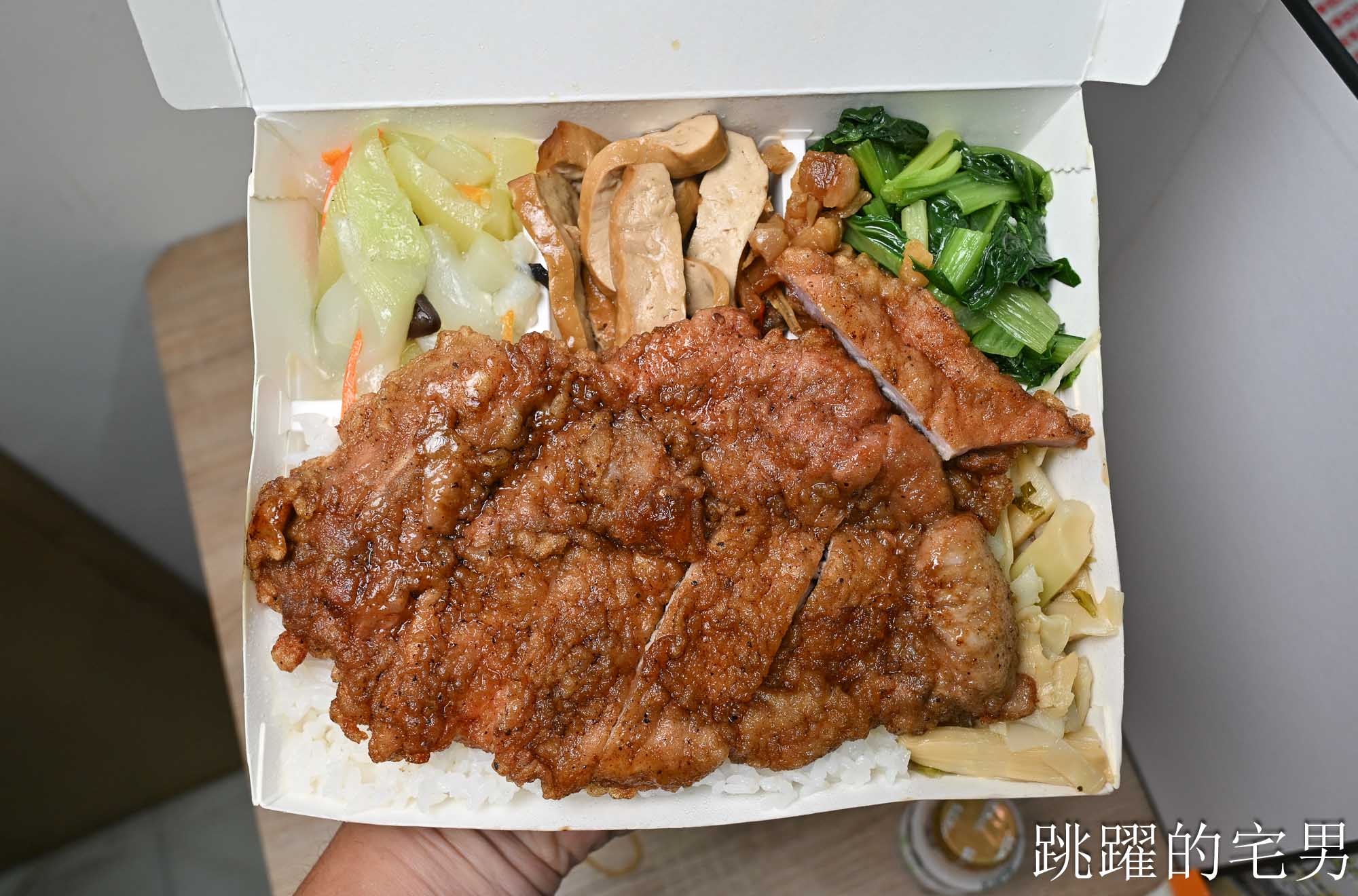 花蓮便當燒肉鋪滿是真的狂! 江記排骨飯我跑4次排隊爆滿，電話響到沒停過!  一吃就知道大家為何都瘋買，花蓮美食