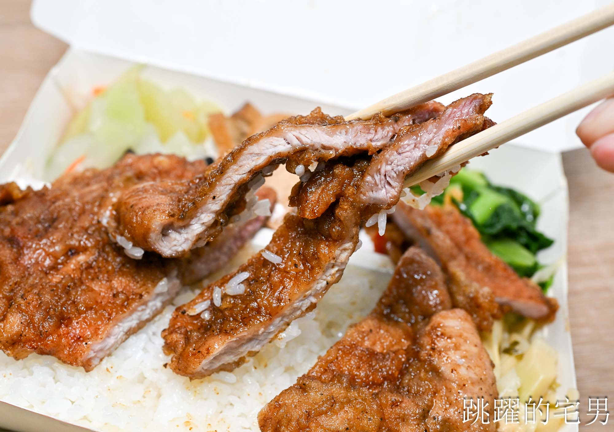 花蓮便當燒肉鋪滿是真的狂! 江記排骨飯我跑4次排隊爆滿，電話響到沒停過!  一吃就知道大家為何都瘋買，花蓮美食