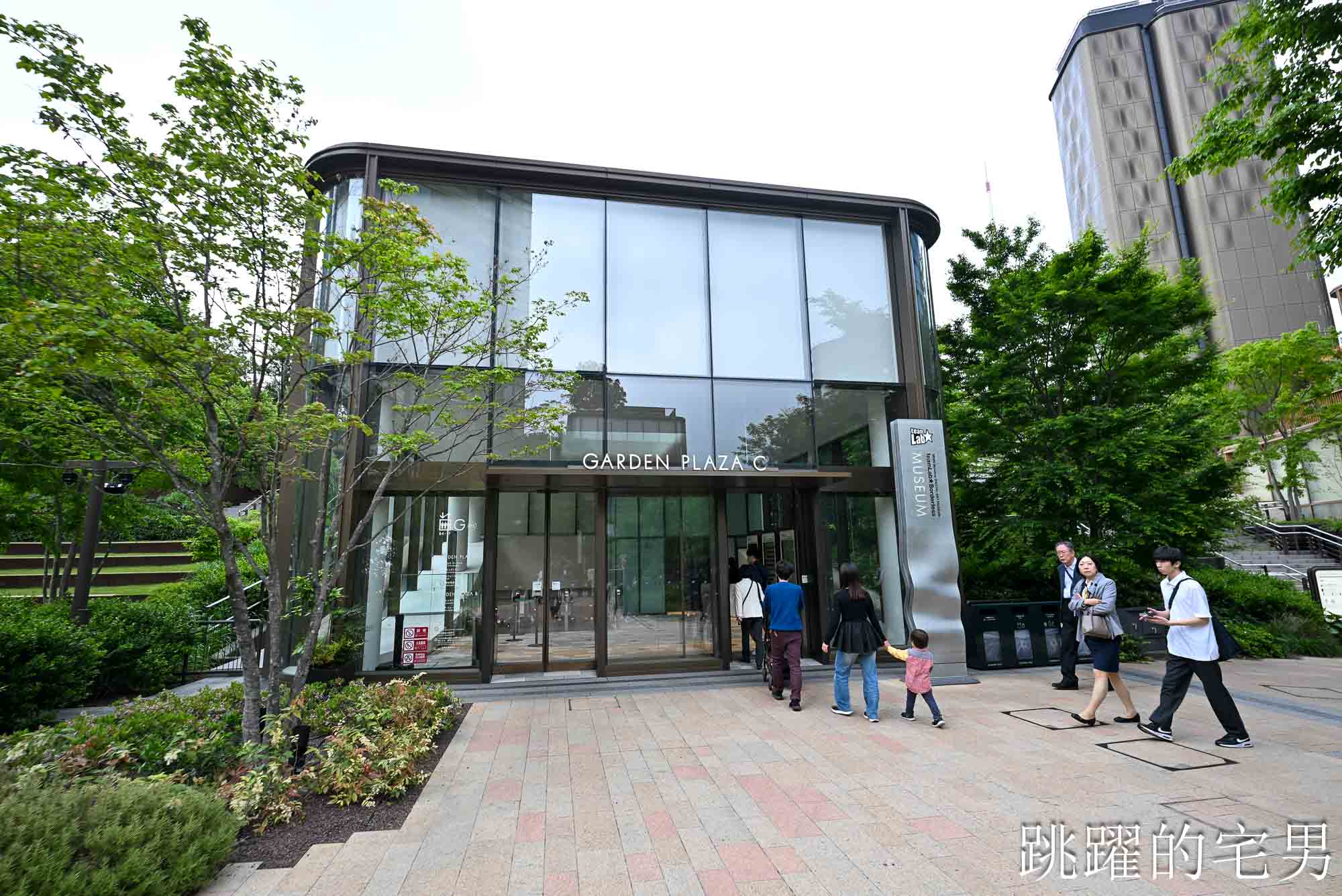 [東京景點推薦]teamLab無界麻布台之丘-年吸169 萬人沉浸式光影東京美術館，超現實夢幻體驗絕對值回票價!