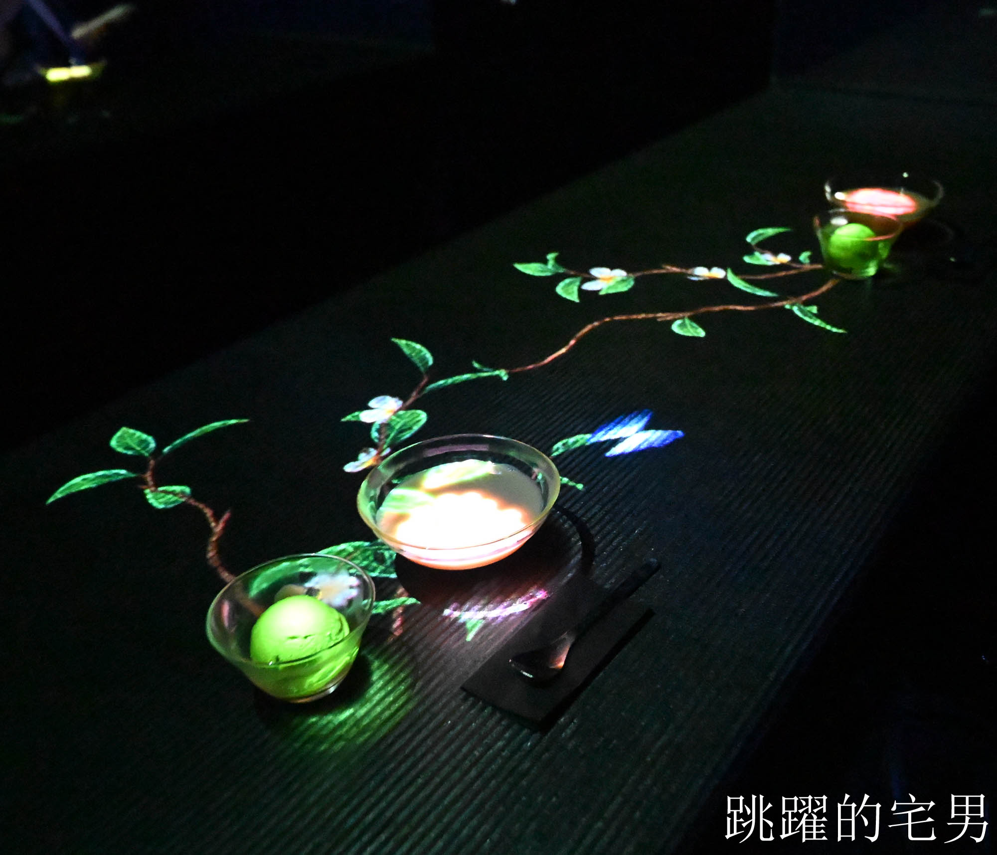 [東京景點推薦]teamLab無界麻布台之丘-年吸169 萬人沉浸式光影東京美術館，超現實夢幻體驗絕對值回票價!