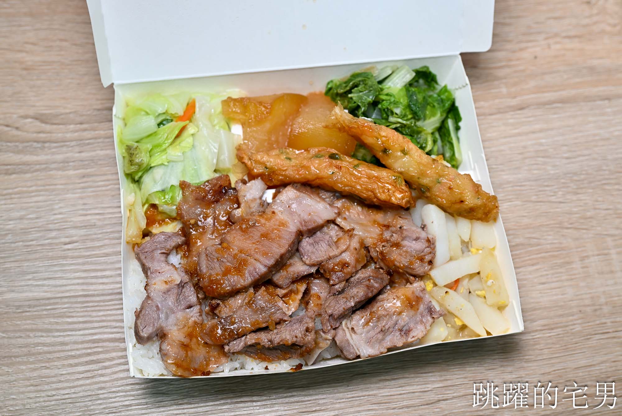 花蓮便當燒肉鋪滿是真的狂! 江記排骨飯我跑4次排隊爆滿，電話響到沒停過!  一吃就知道大家為何都瘋買，花蓮美食