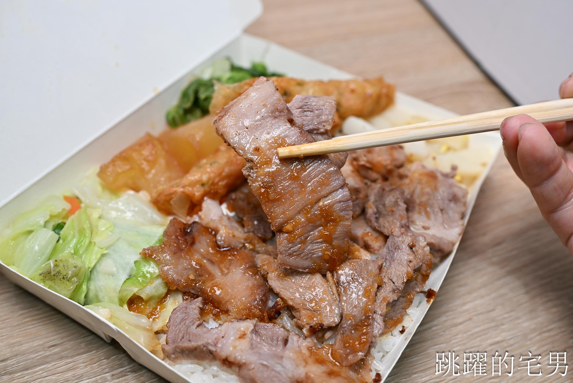 花蓮便當燒肉鋪滿是真的狂! 江記排骨飯我跑4次排隊爆滿，電話響到沒停過!  一吃就知道大家為何都瘋買，花蓮美食